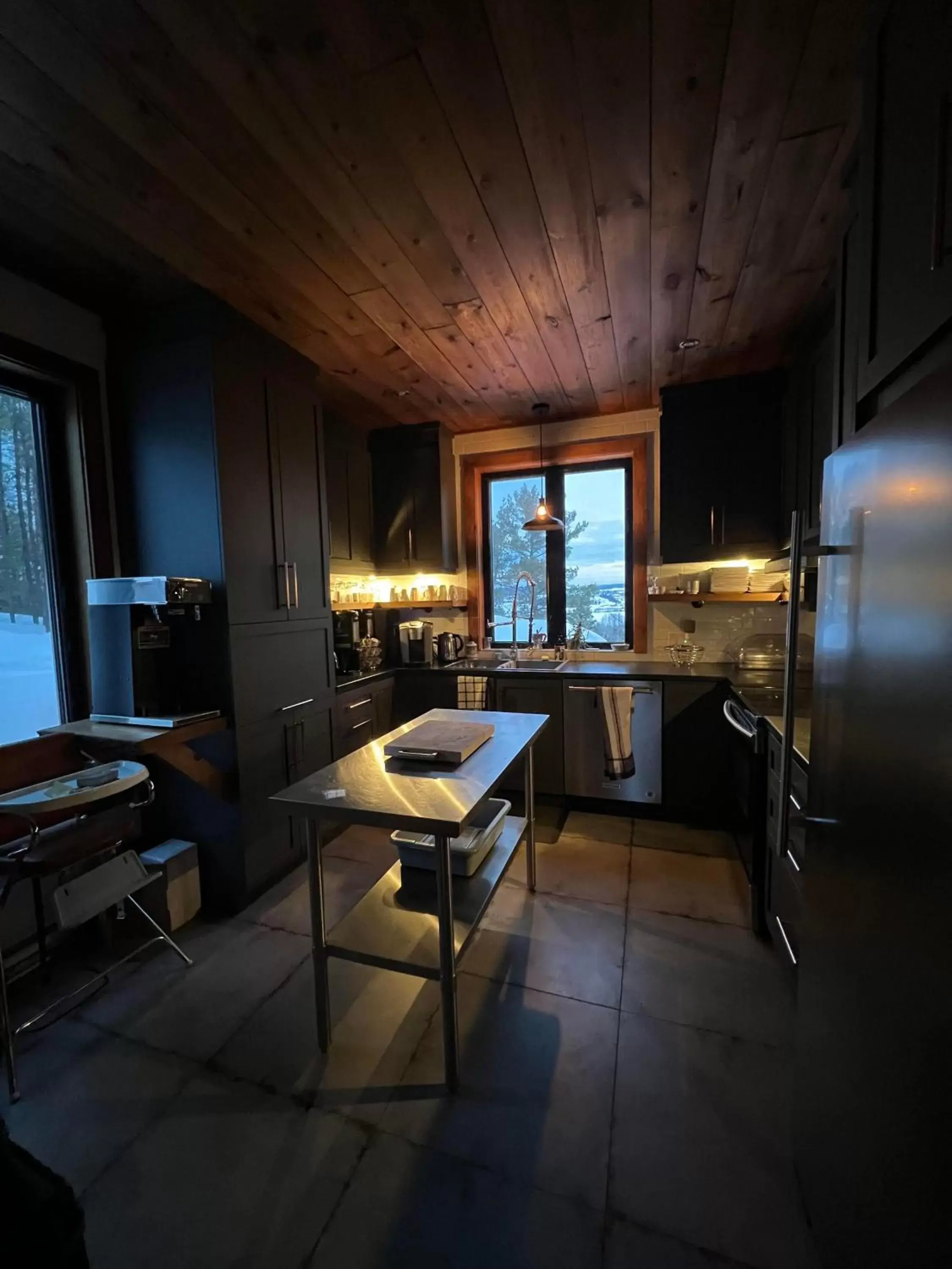 Communal kitchen in Gîte du Haut des Arbres