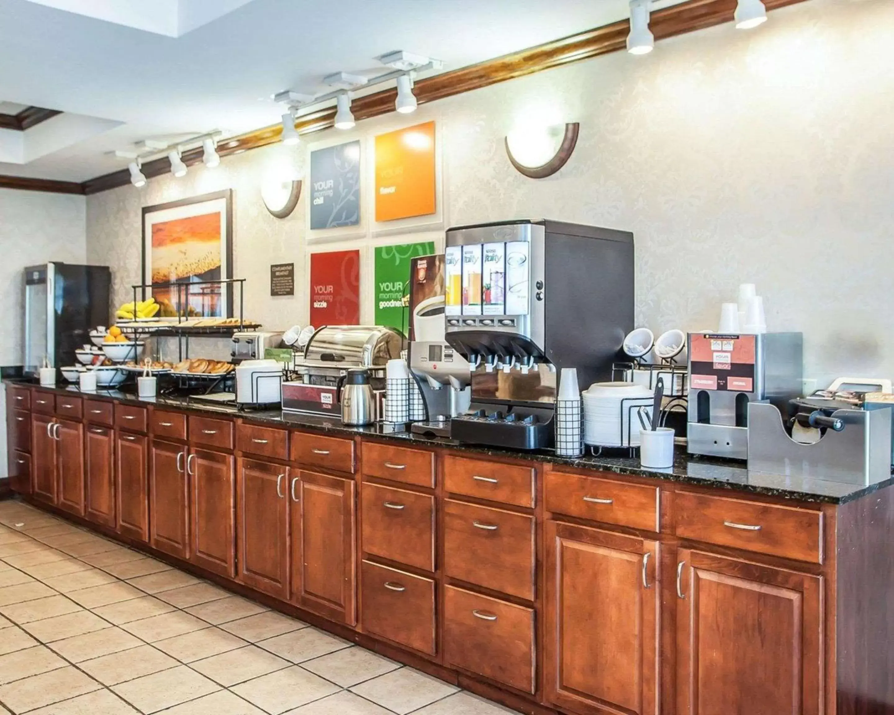 Restaurant/Places to Eat in Comfort Inn & Suites Carneys Point