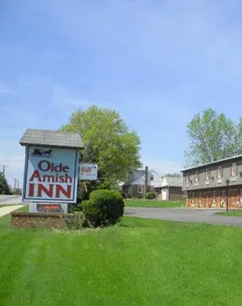 Facade/entrance in Olde Amish Inn