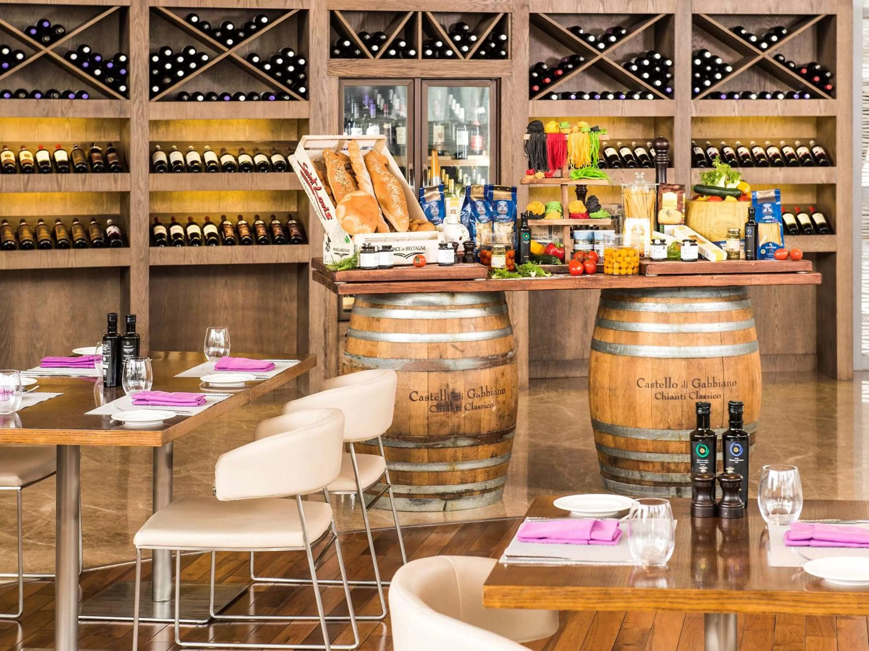 Restaurant/places to eat in Novotel Abu Dhabi Gate