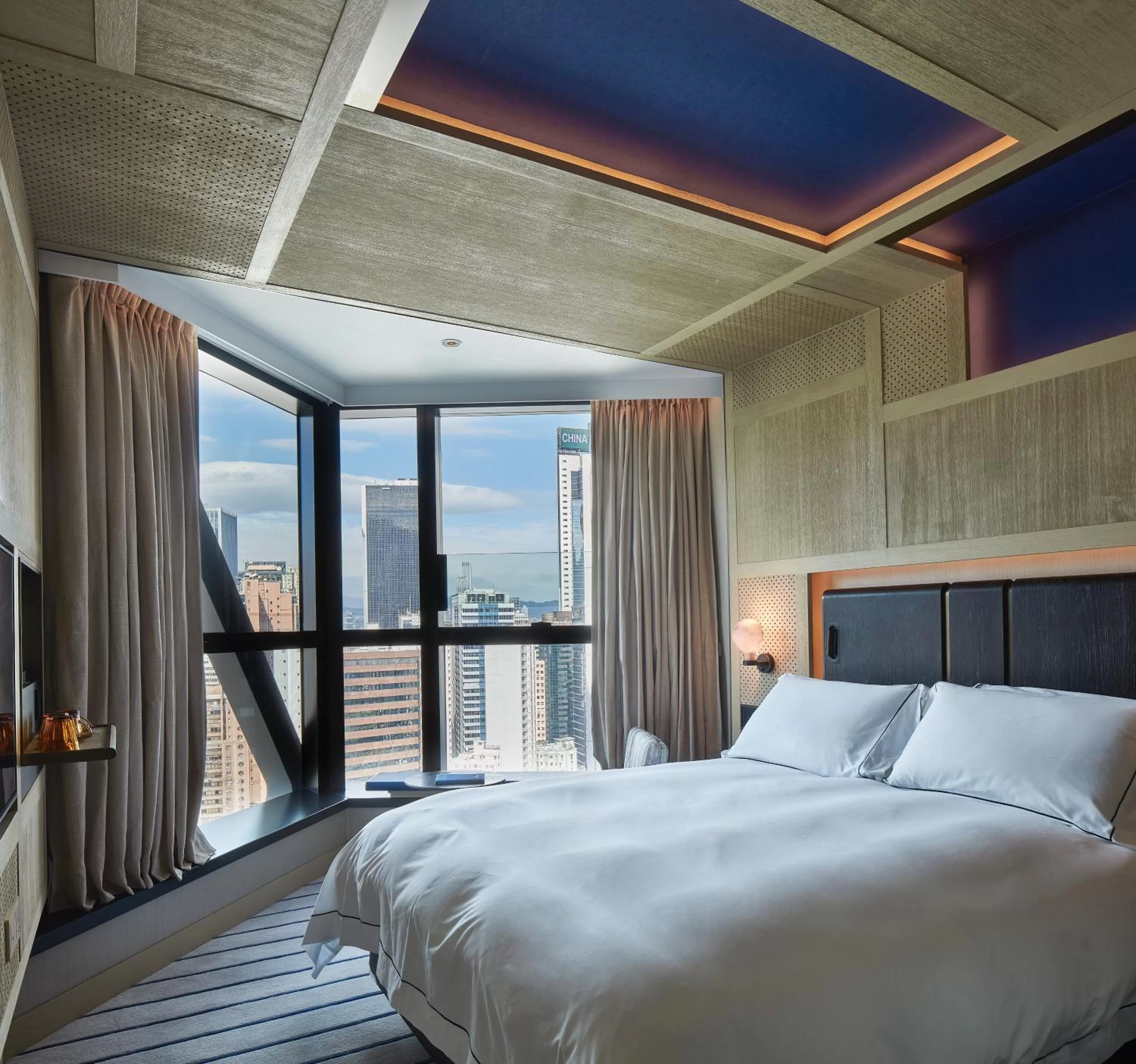 Bedroom, Bed in The Emperor Hotel