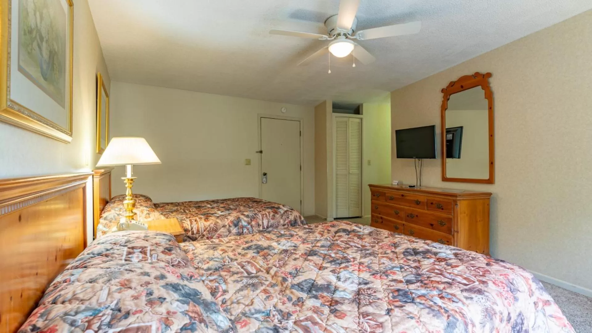 Queen Suite in 4 Seasons at Beech Mountain