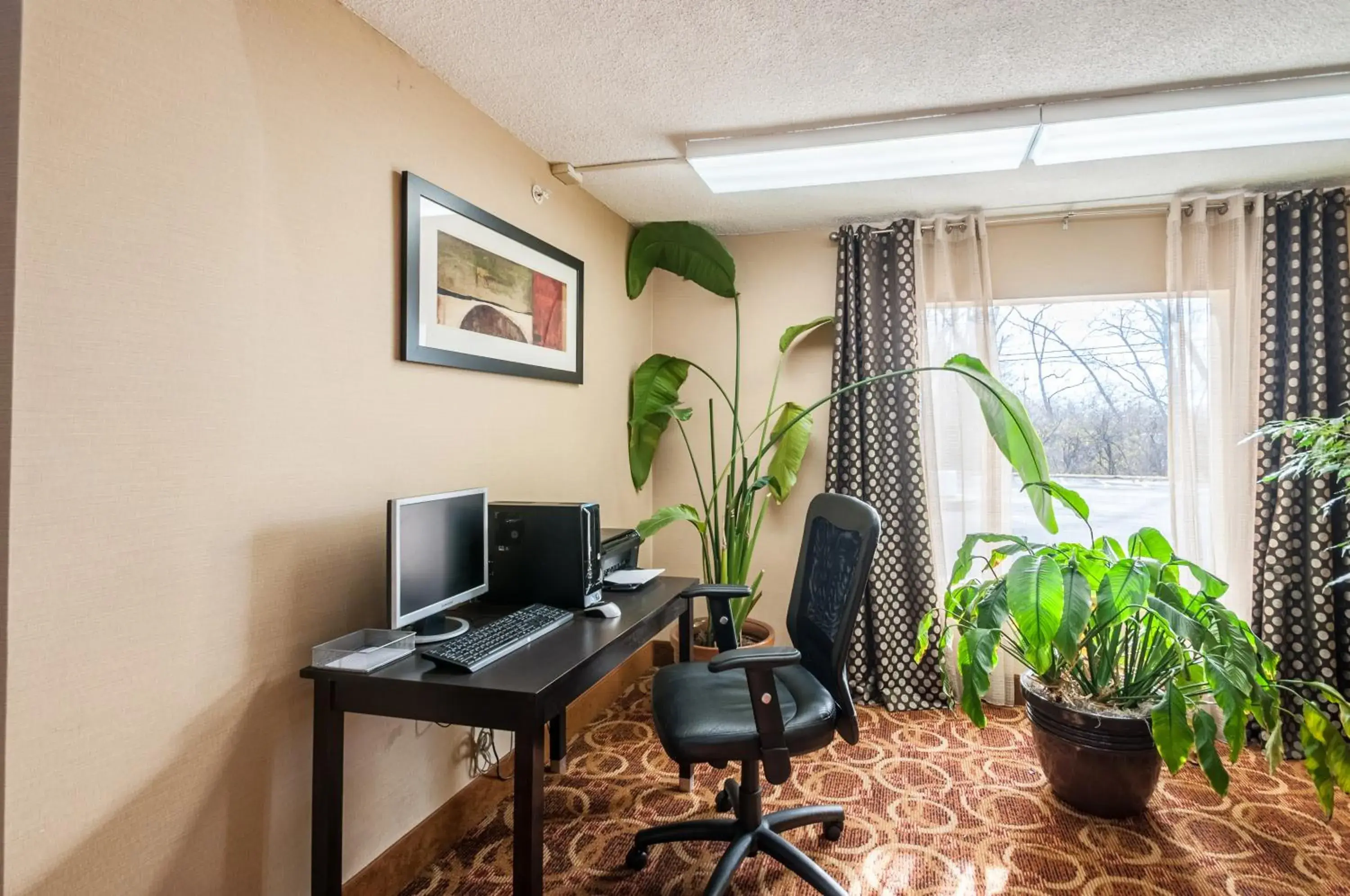 Business facilities, TV/Entertainment Center in Econo Lodge Hagerstown