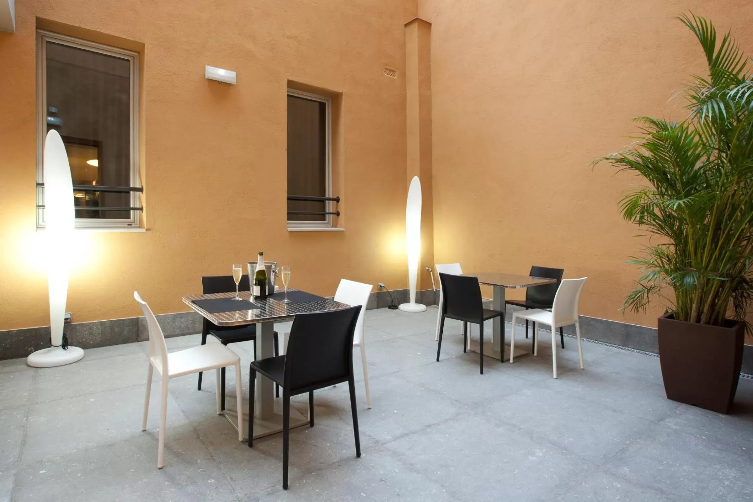 Balcony/Terrace, Restaurant/Places to Eat in Dalia Ramblas