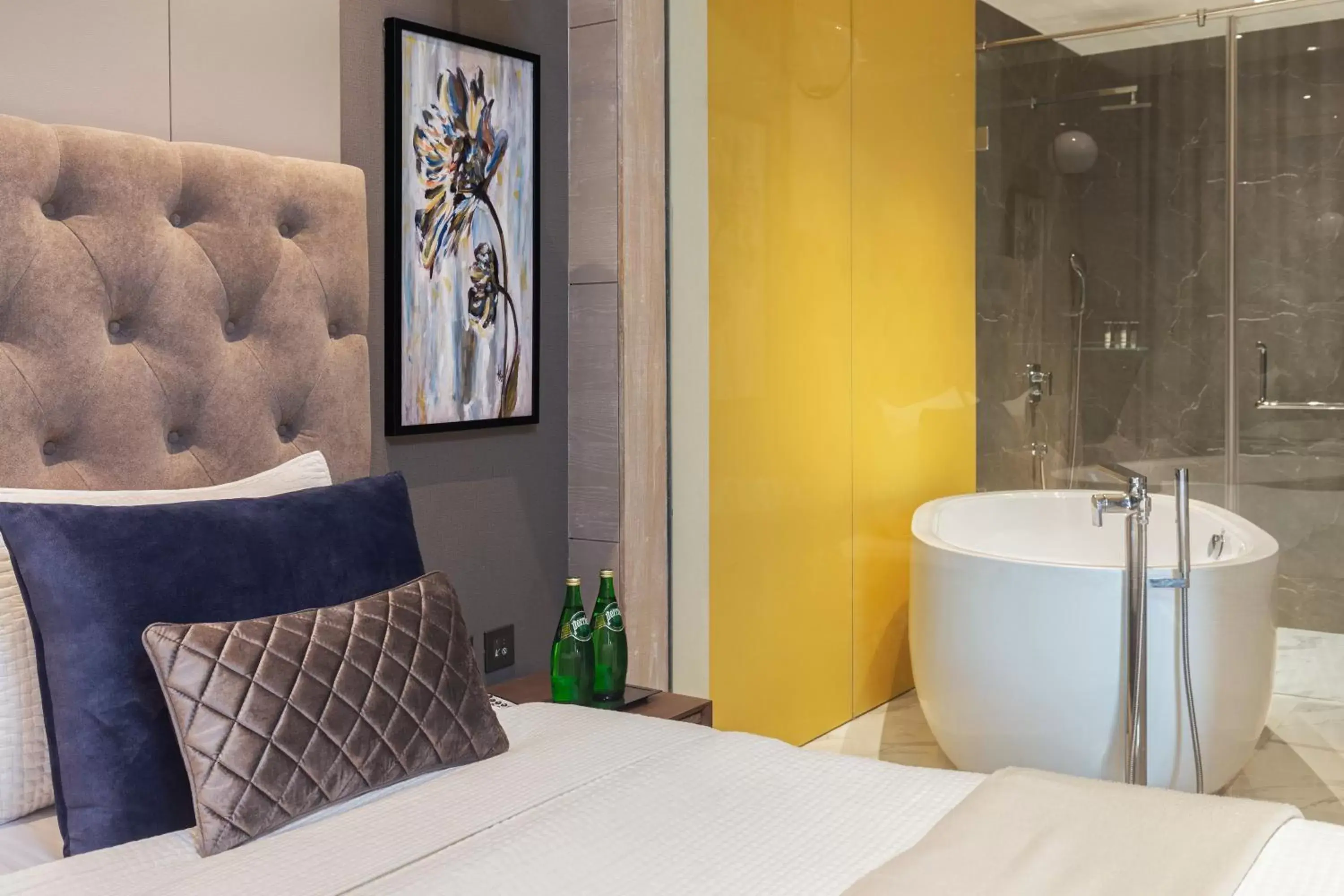 Bath, Bed in Wyndham Chandigarh Mohali