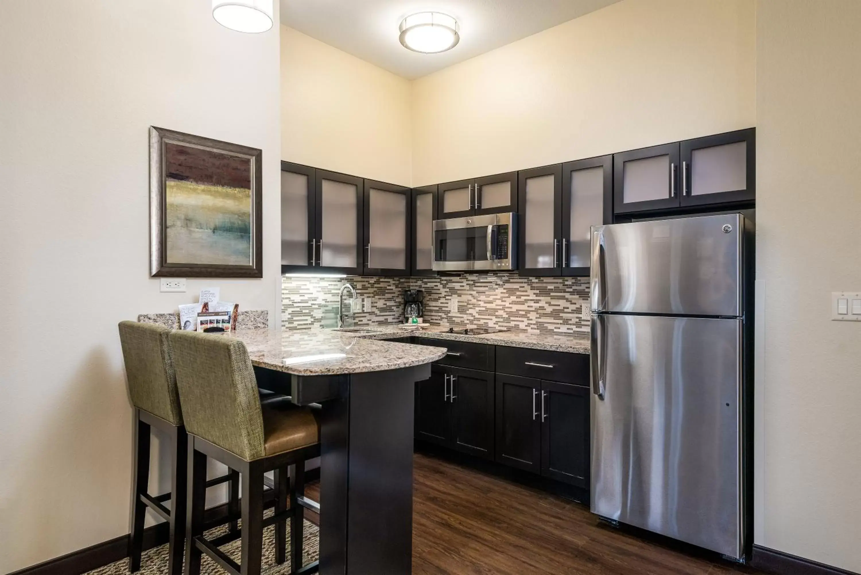 Photo of the whole room, Kitchen/Kitchenette in Staybridge Suites Eau Claire - Altoona, an IHG Hotel