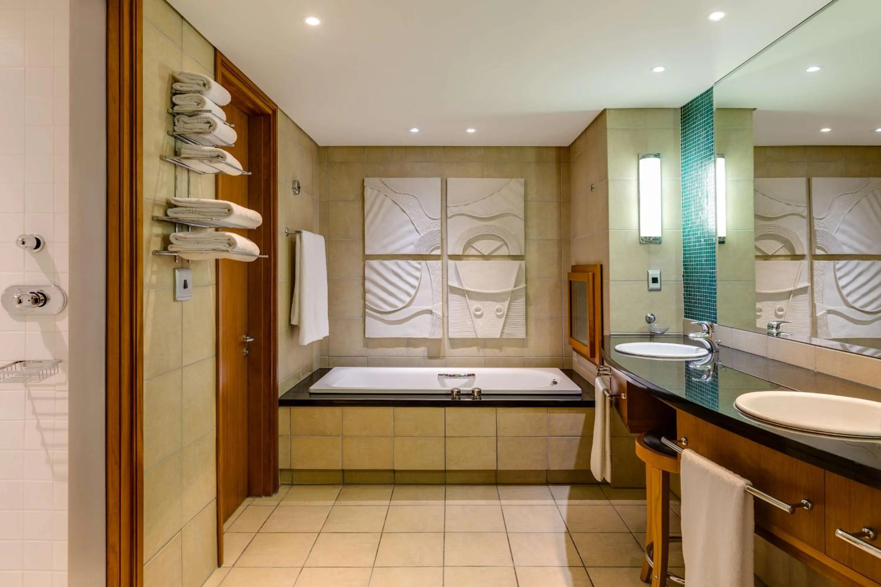 Bathroom, Bed in Arabella Hotel, Golf and Spa