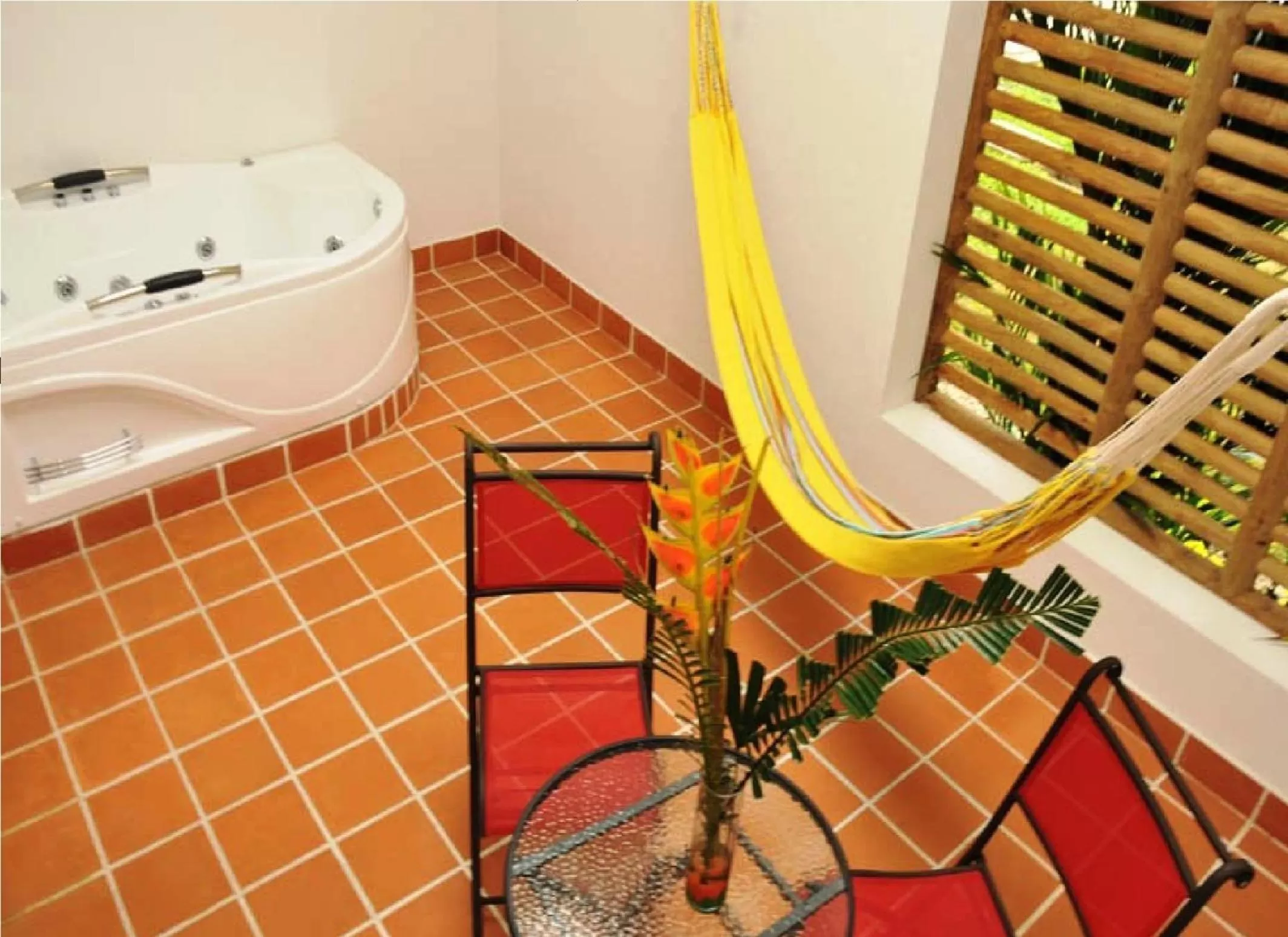 Balcony/Terrace, Bathroom in Brizantha Hotel Campestre