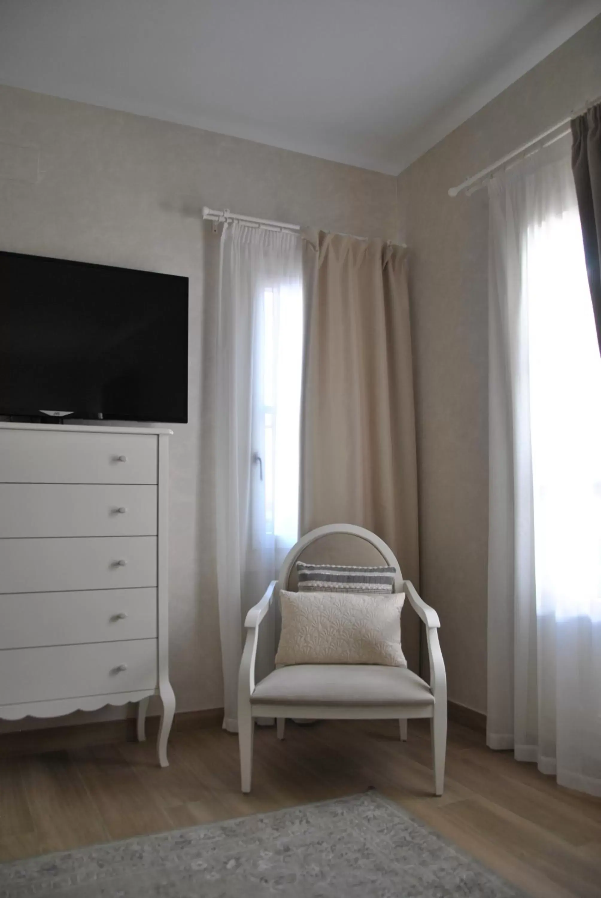 Bedroom, TV/Entertainment Center in Suites La Posada De Pilar