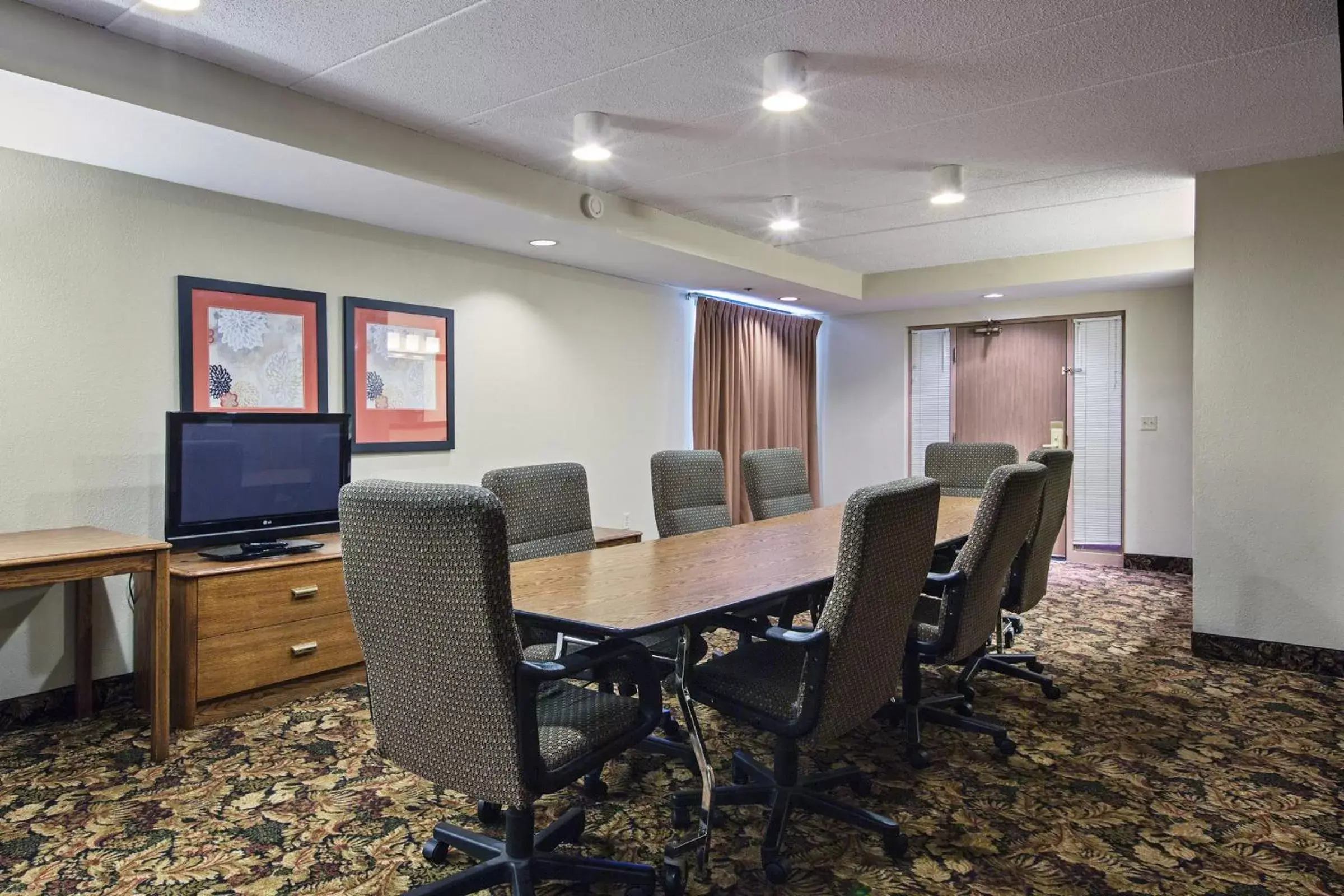 Meeting/conference room in AmericInn by Wyndham Ham Lake