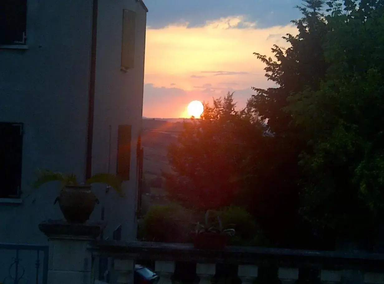 Sunrise/Sunset in B&B A Casa di Mael