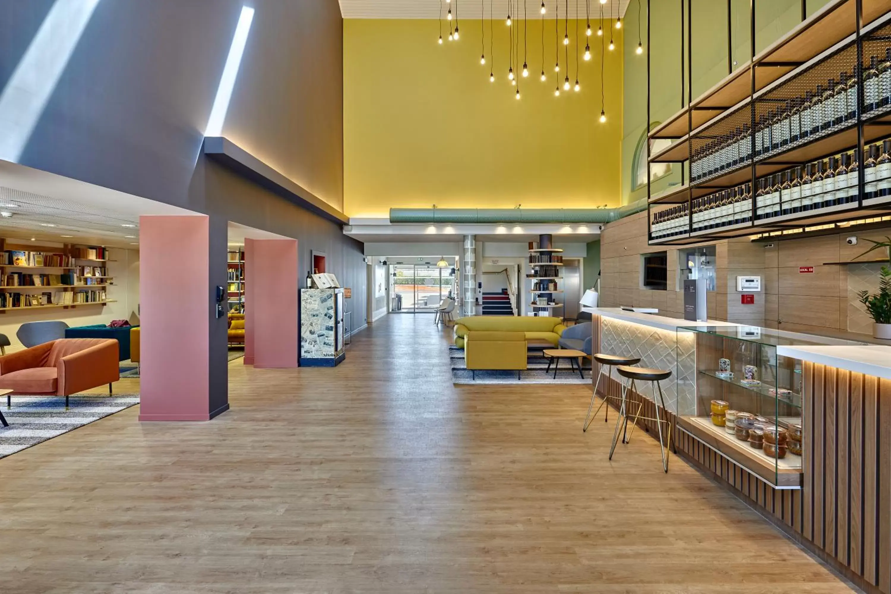 Lobby or reception, Restaurant/Places to Eat in ibis La Roche Sur Yon Vendespace