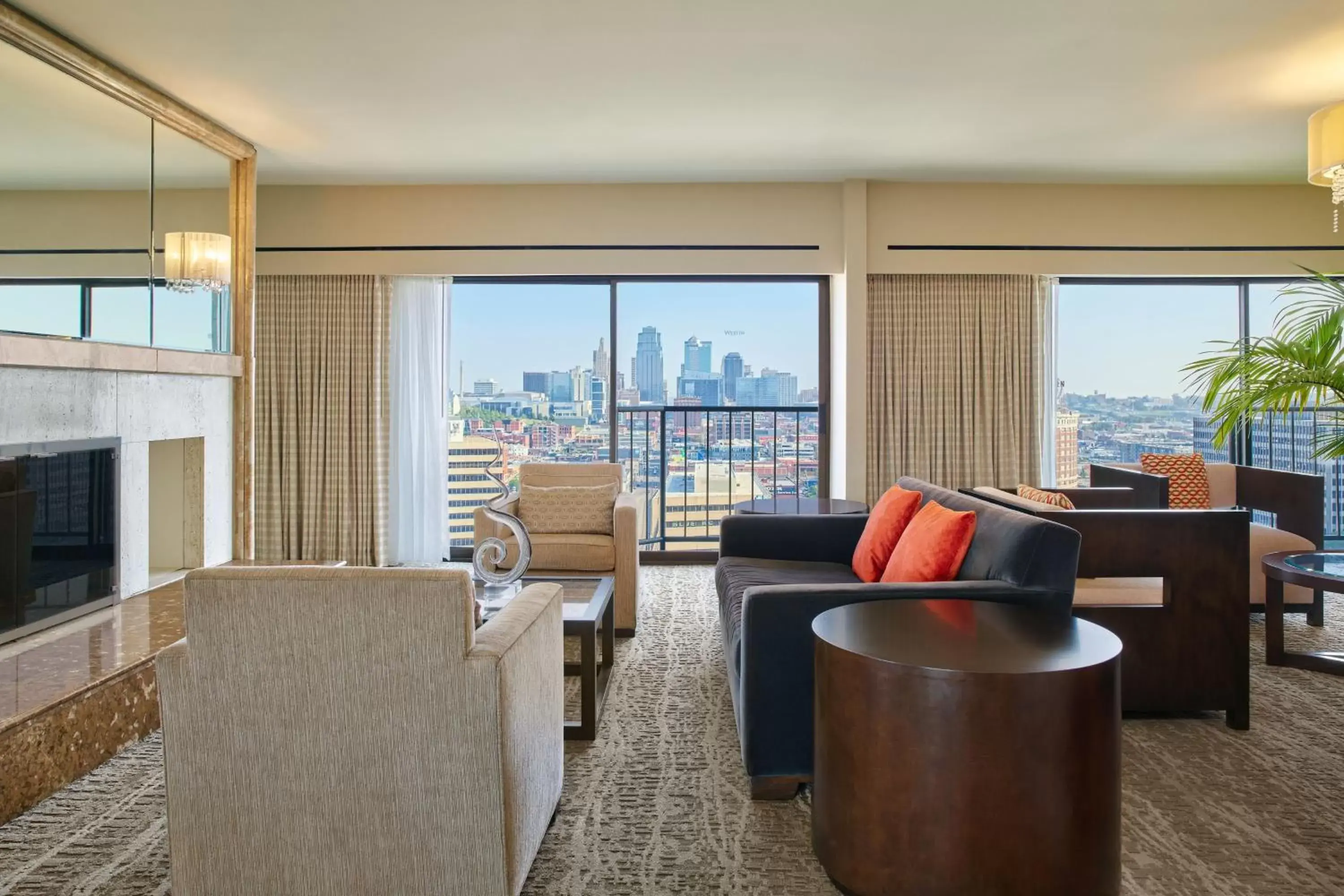 Photo of the whole room, Seating Area in The Westin Kansas City at Crown Center