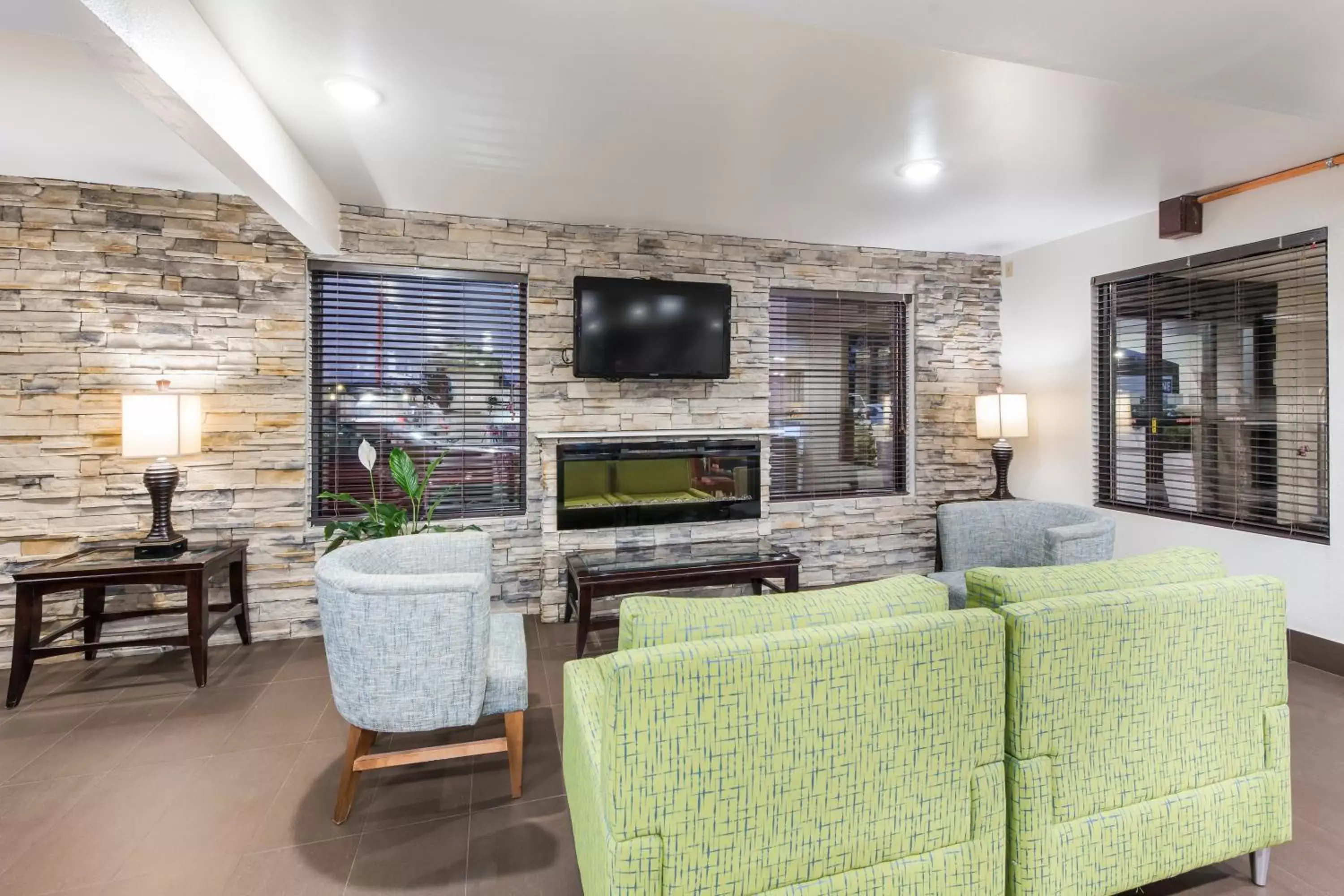 Lobby or reception in Holiday Inn Express London-I-70 by IHG Lobby or reception in Holiday Inn Express London-I-70 by IHG