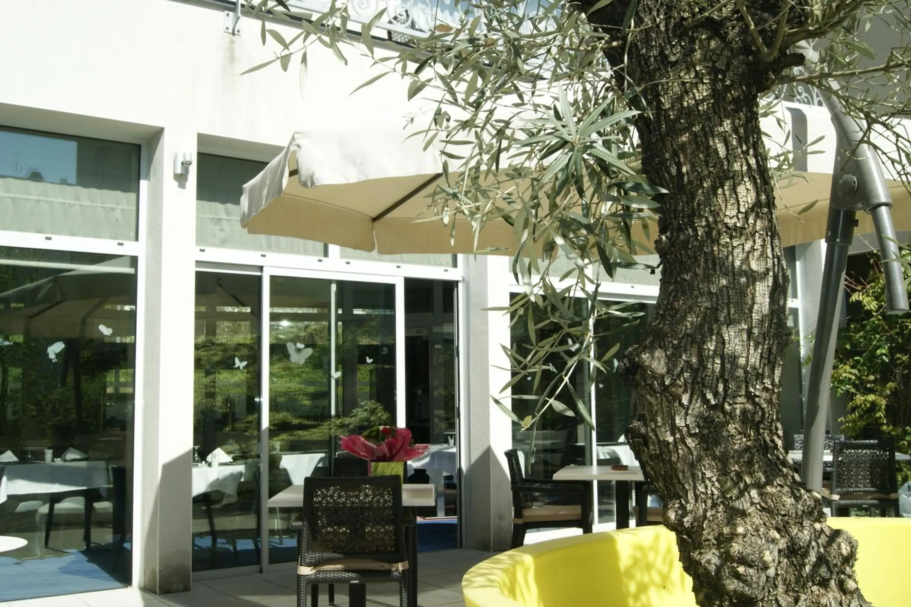 Patio, Restaurant/Places to Eat in Hotel Victor Hugo & Spa