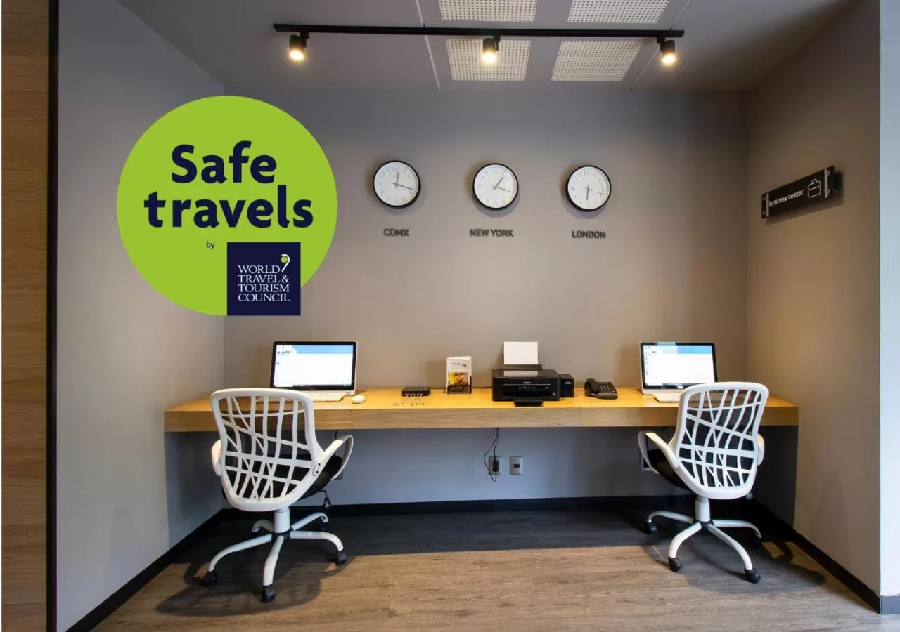 Business facilities in Hotel MX aeropuerto CDMX, Trademark Collection by Wyndham