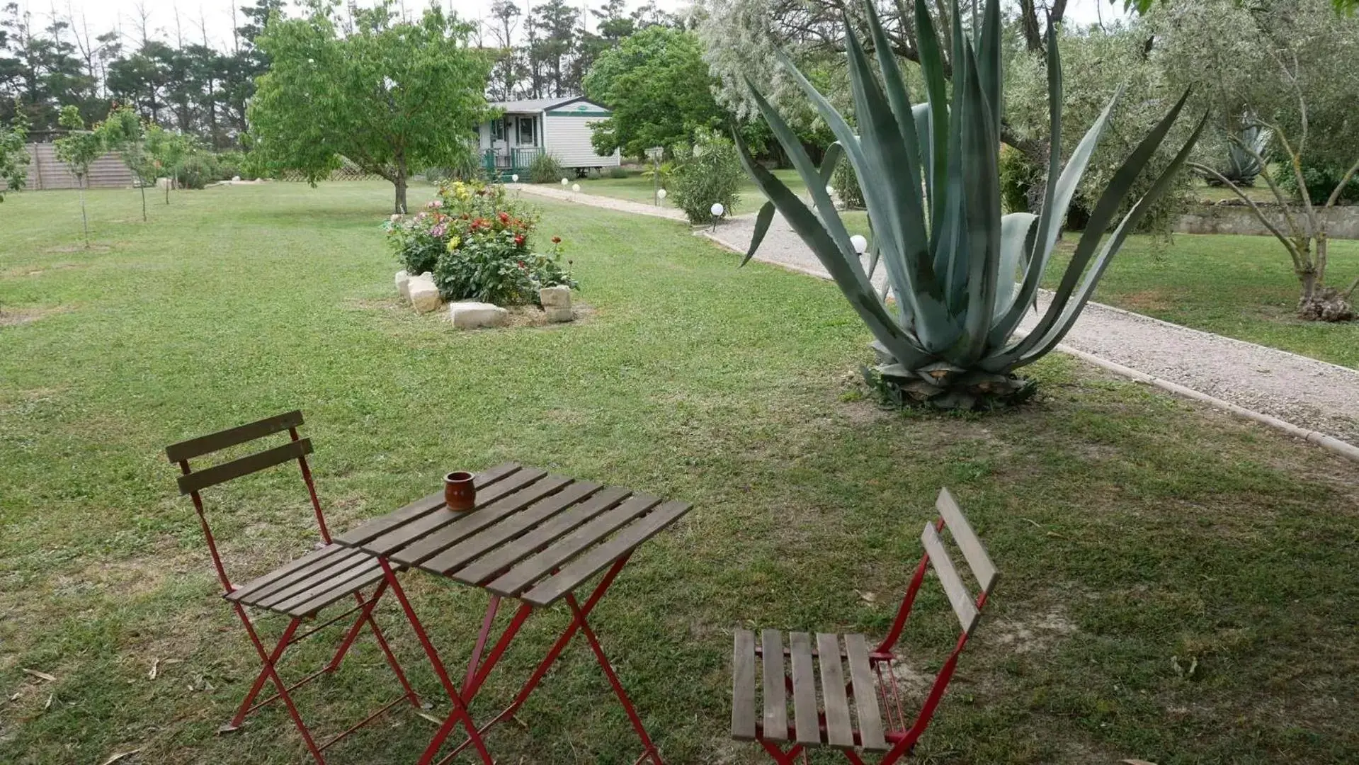 Garden in MAS MAURANE-Chambre d'hôte avec SPA privé