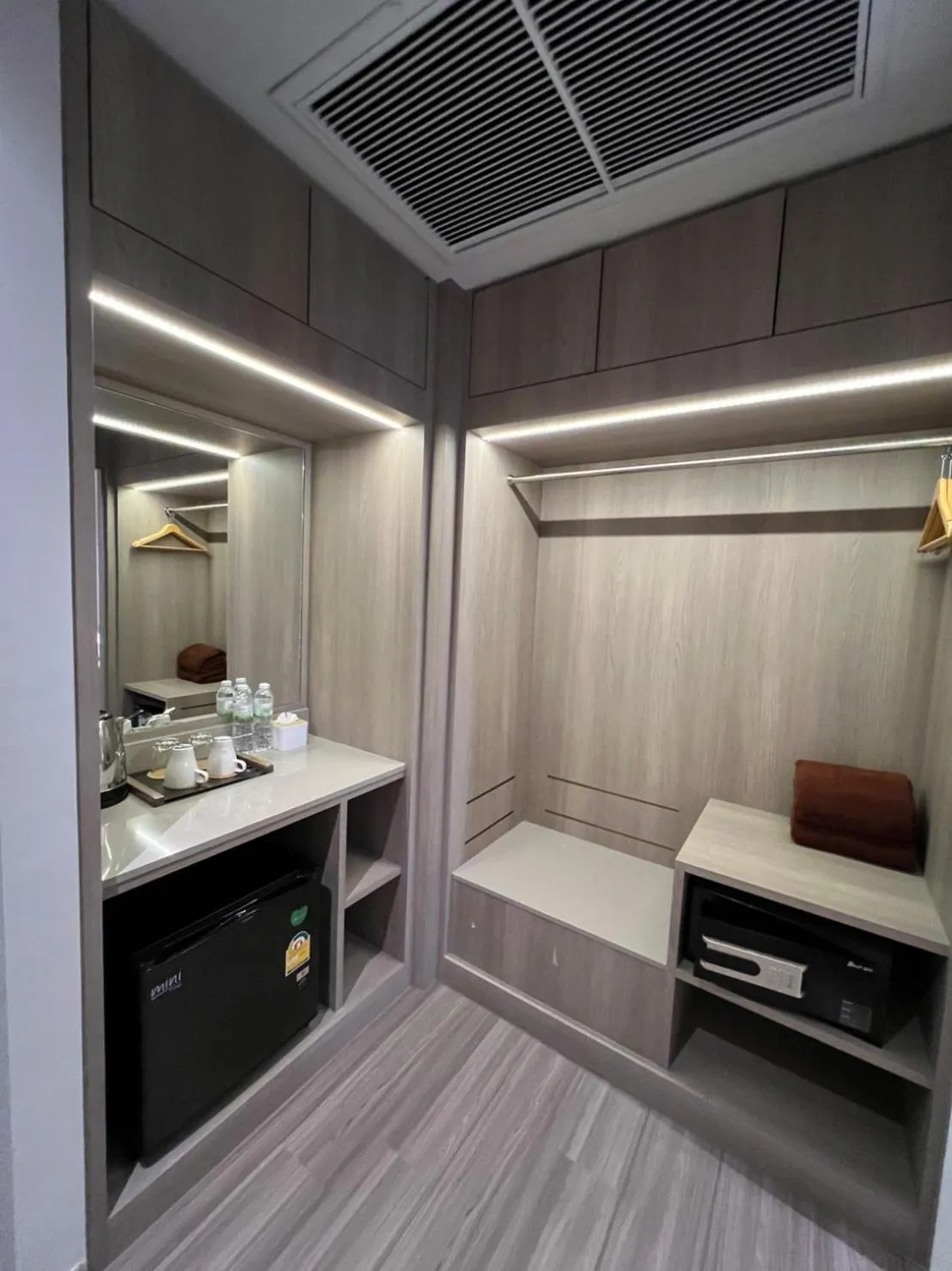 wardrobe, Bed in Fifth Pattaya Jomtien By Shiwalai Int