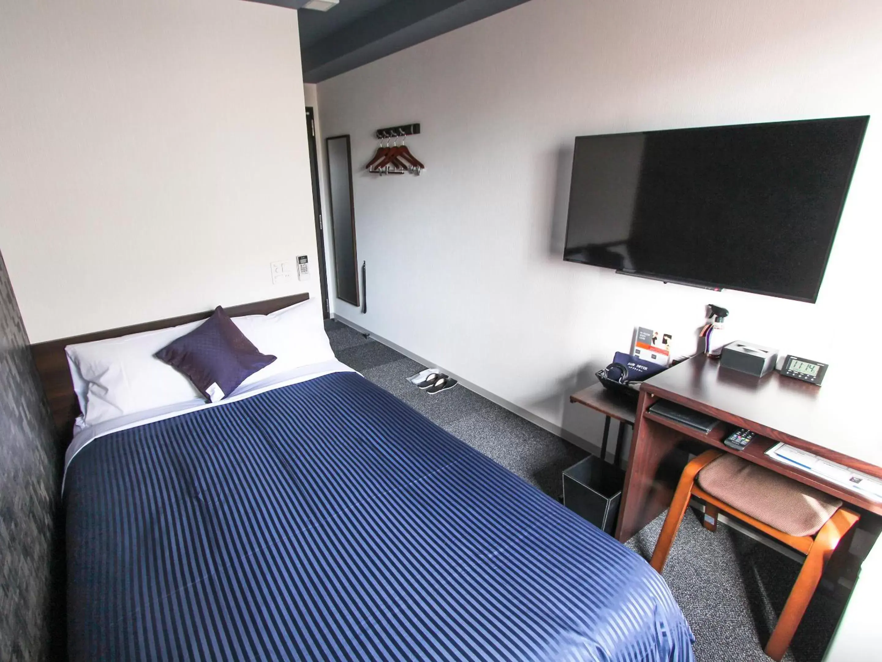 Communal lounge/ TV room, Bed in HOTEL LiVEMAX PREMIUM Himejieki-Minami