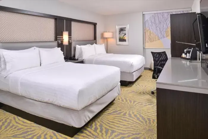Bed in Holiday Inn Richardson, an IHG Hotel