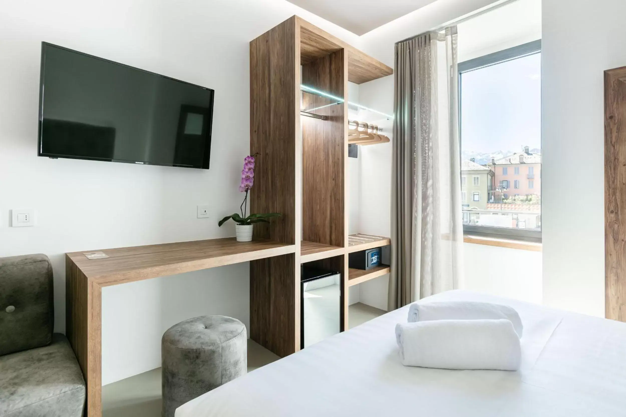 City view, TV/Entertainment Center in DOMUS CAVOUR Rooms&Suites