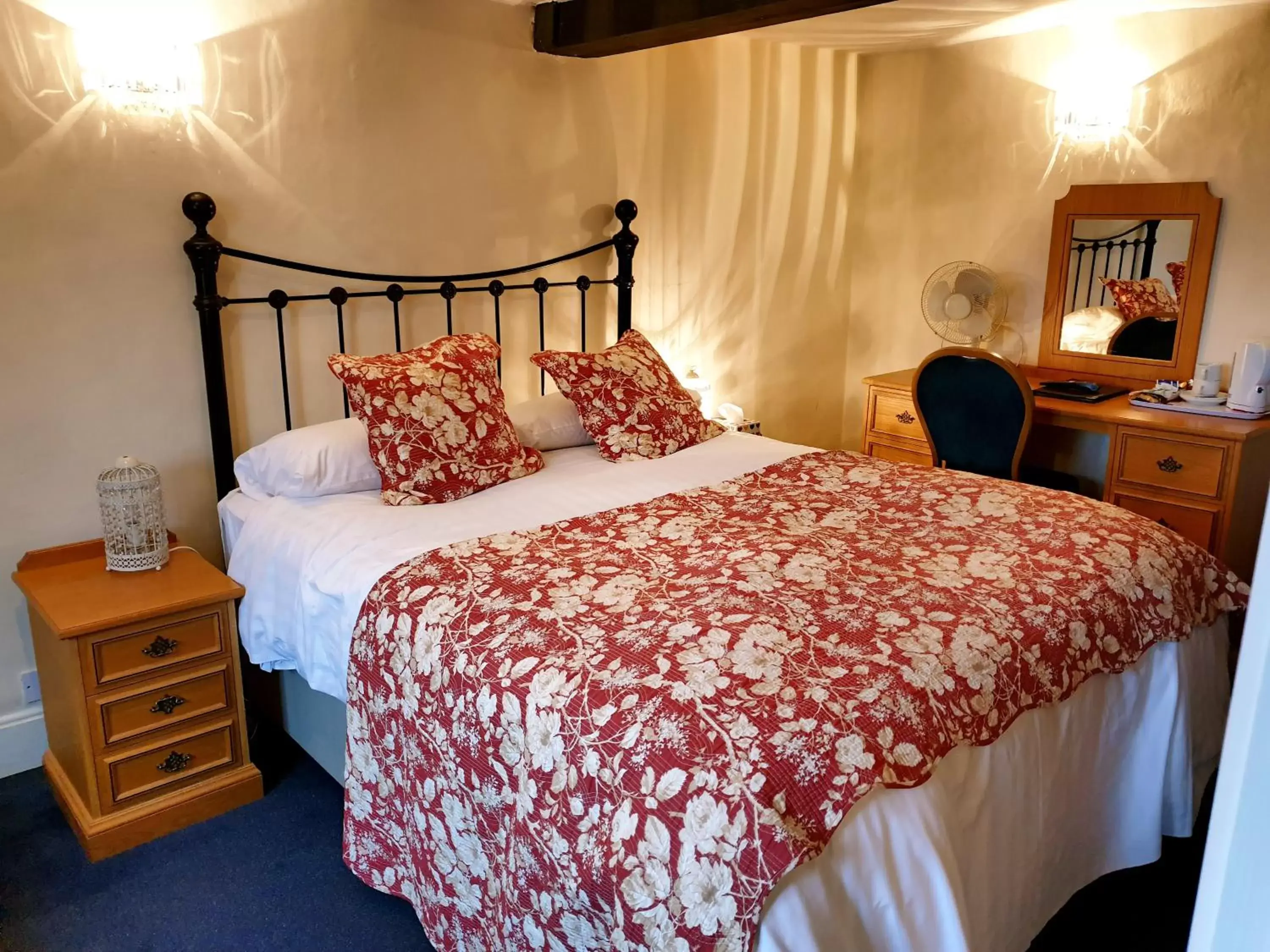 Deluxe Double Room in The Crown House Inn