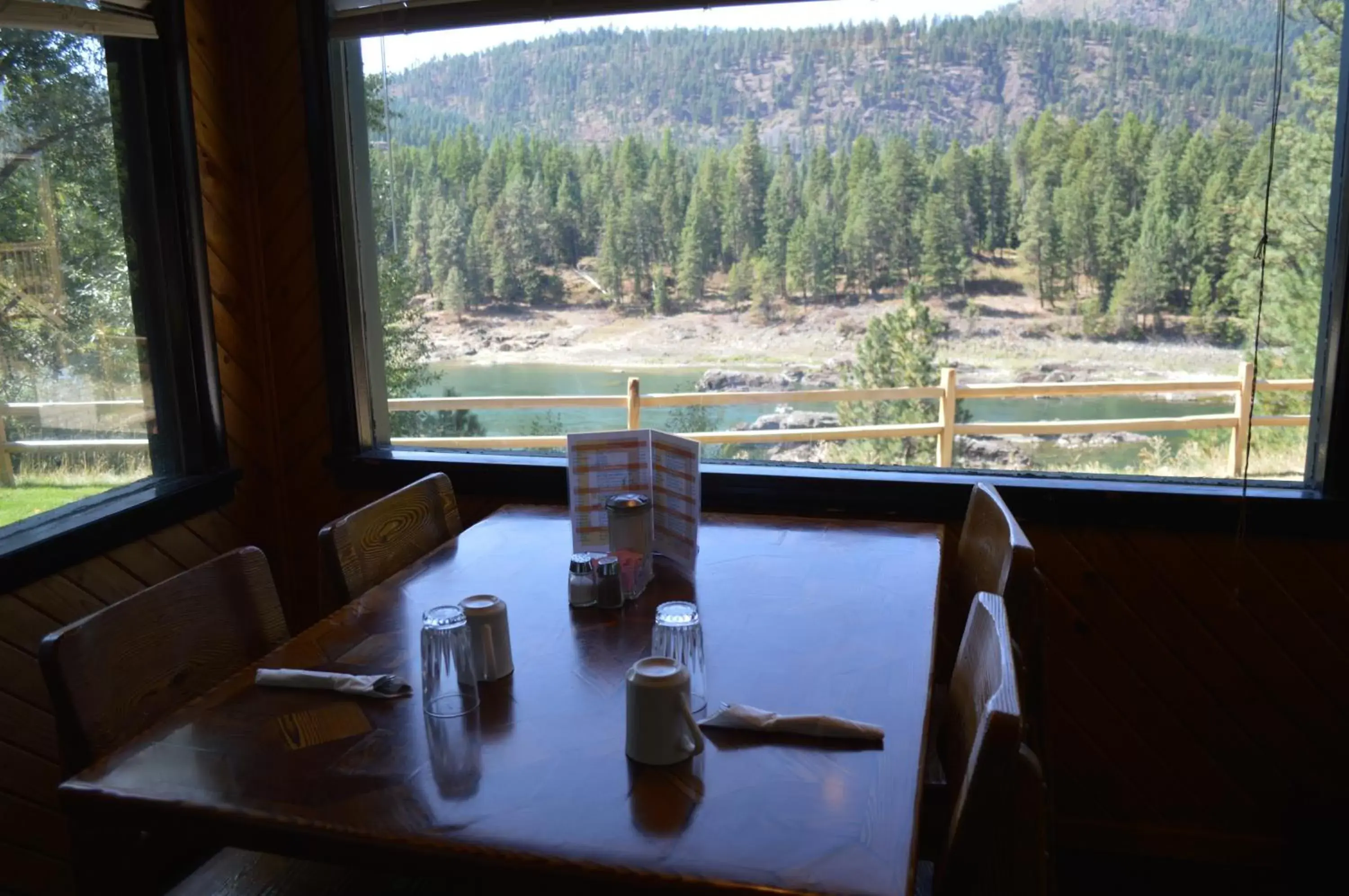 Restaurant/places to eat in Rimrock Lodge LLC