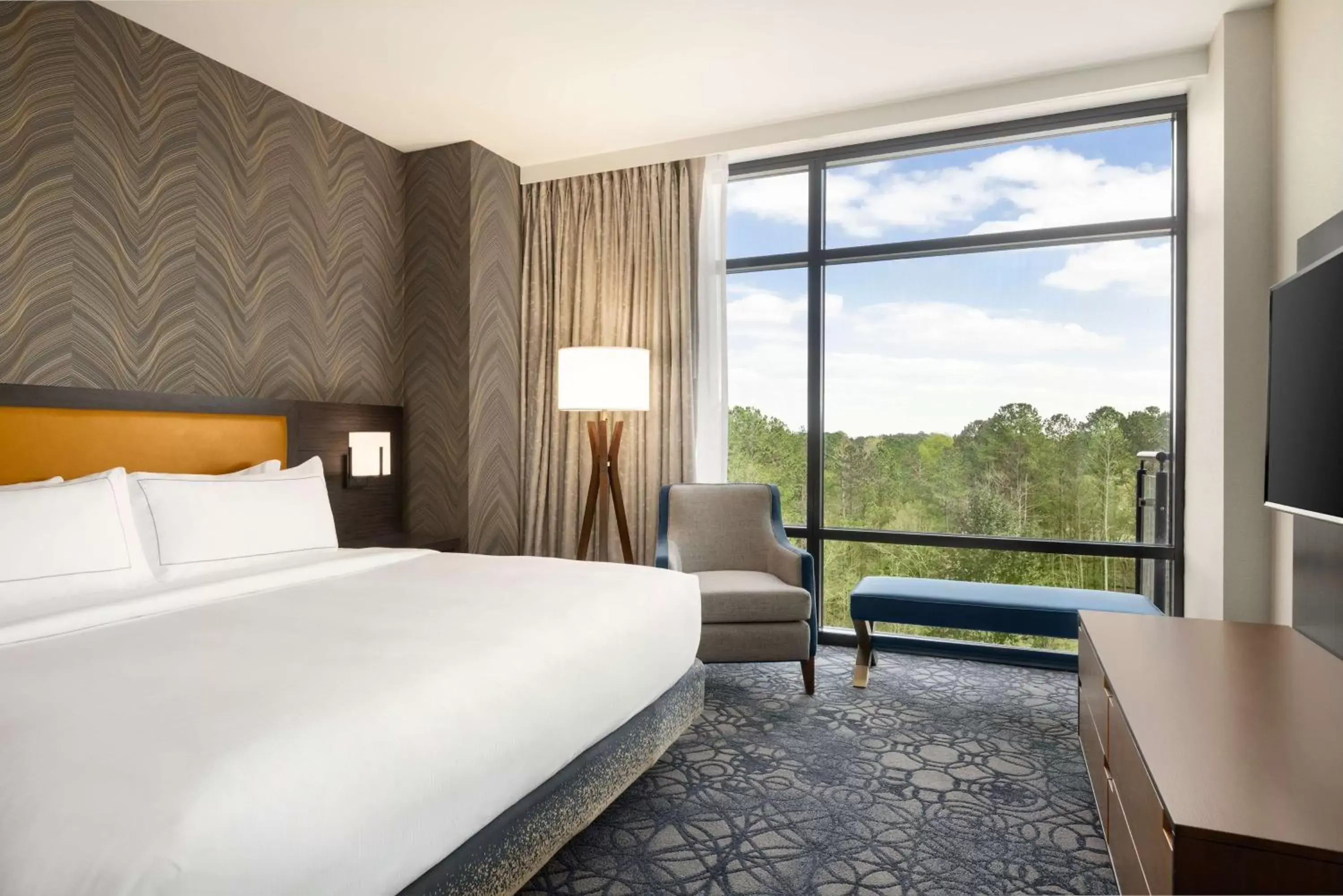 Bed in Hilton Alpharetta Atlanta