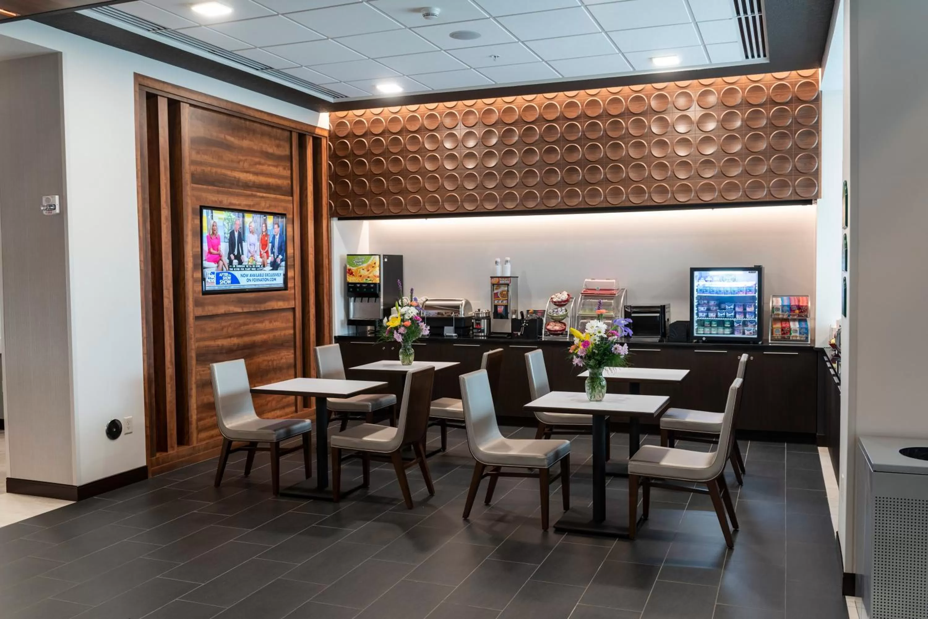 Restaurant/places to eat in Wingate by Wyndham Angola