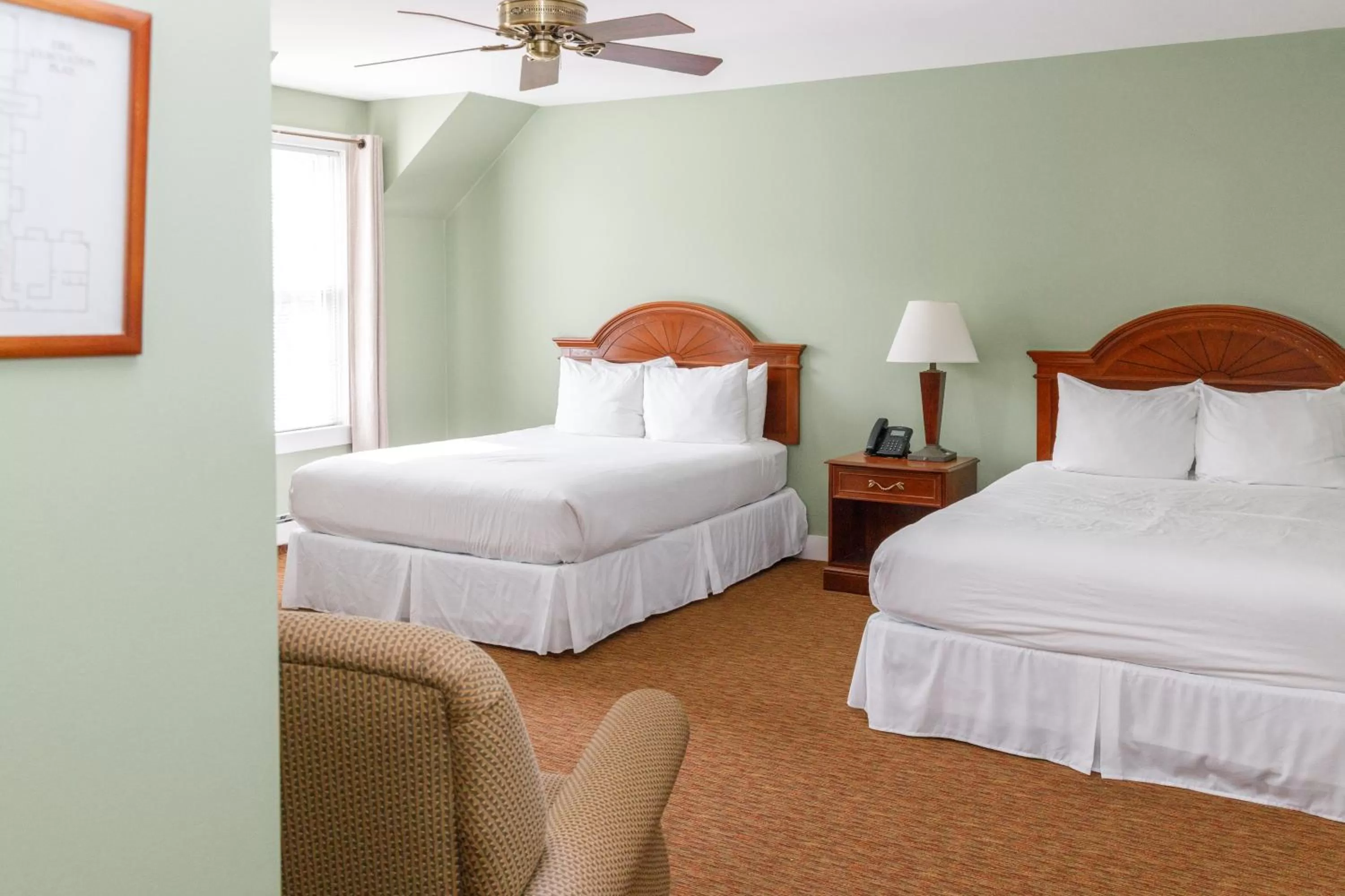 Bedroom, Bed in Admiral's Inn Resort