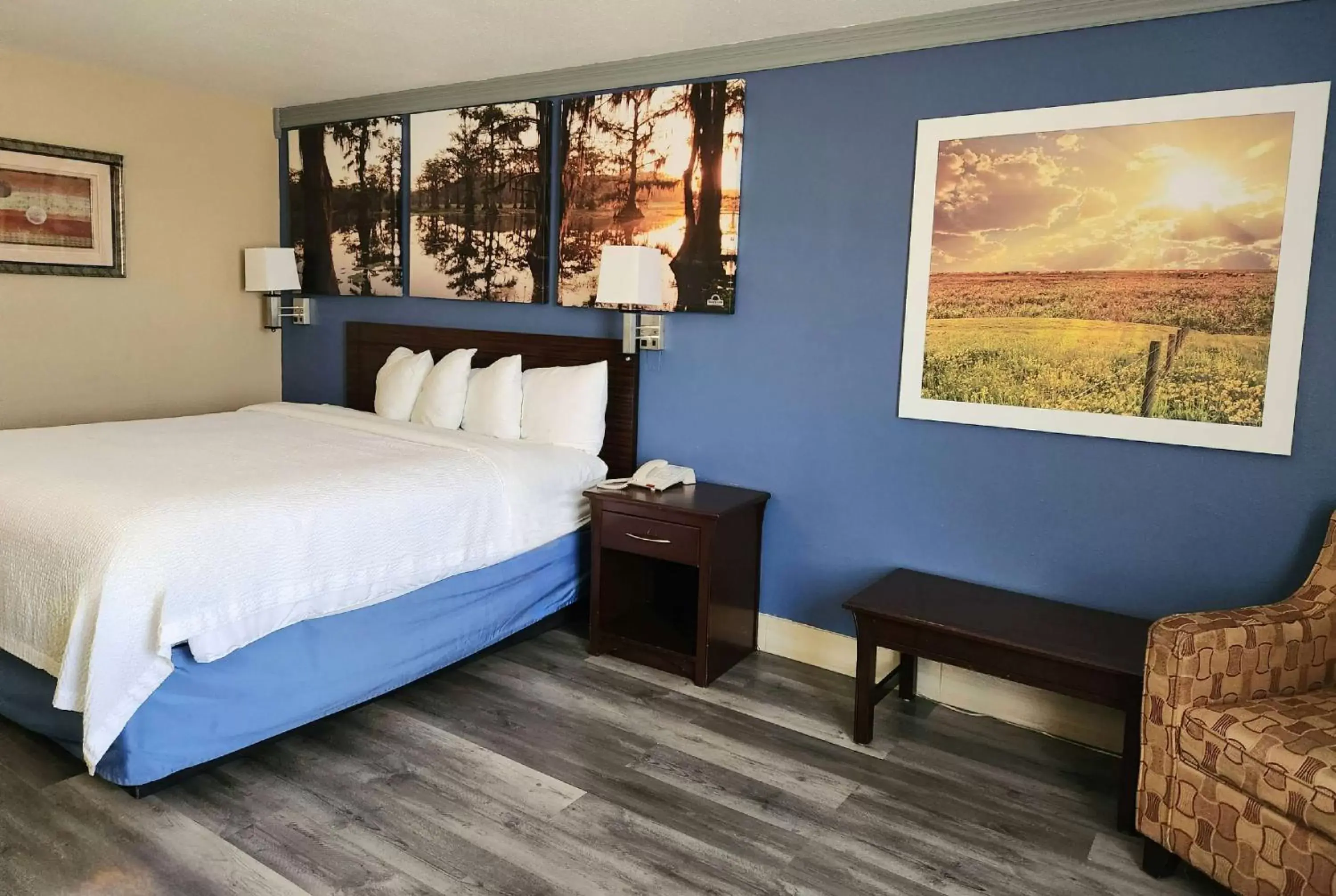 Photo of the whole room, Bed in Days Inn by Wyndham Rosenberg