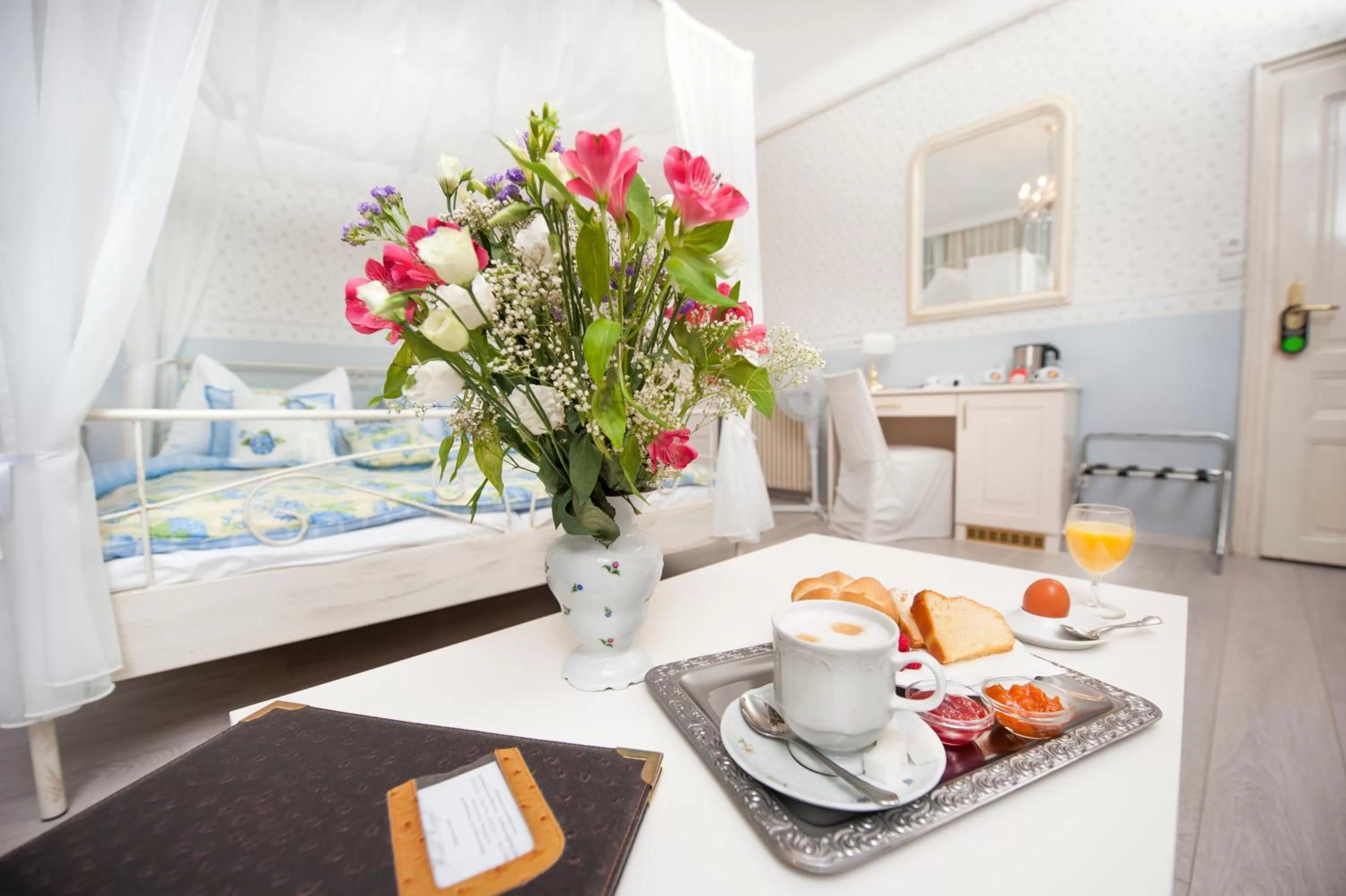 Photo of the whole room, Bed in Boutique Hotel Kugel Wien