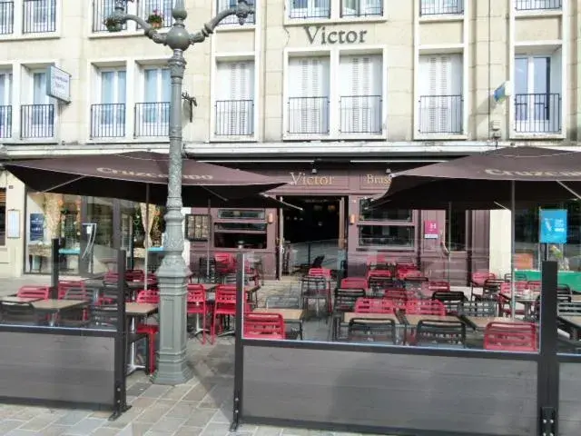 Property building, Restaurant/Places to Eat in Hôtel Victor