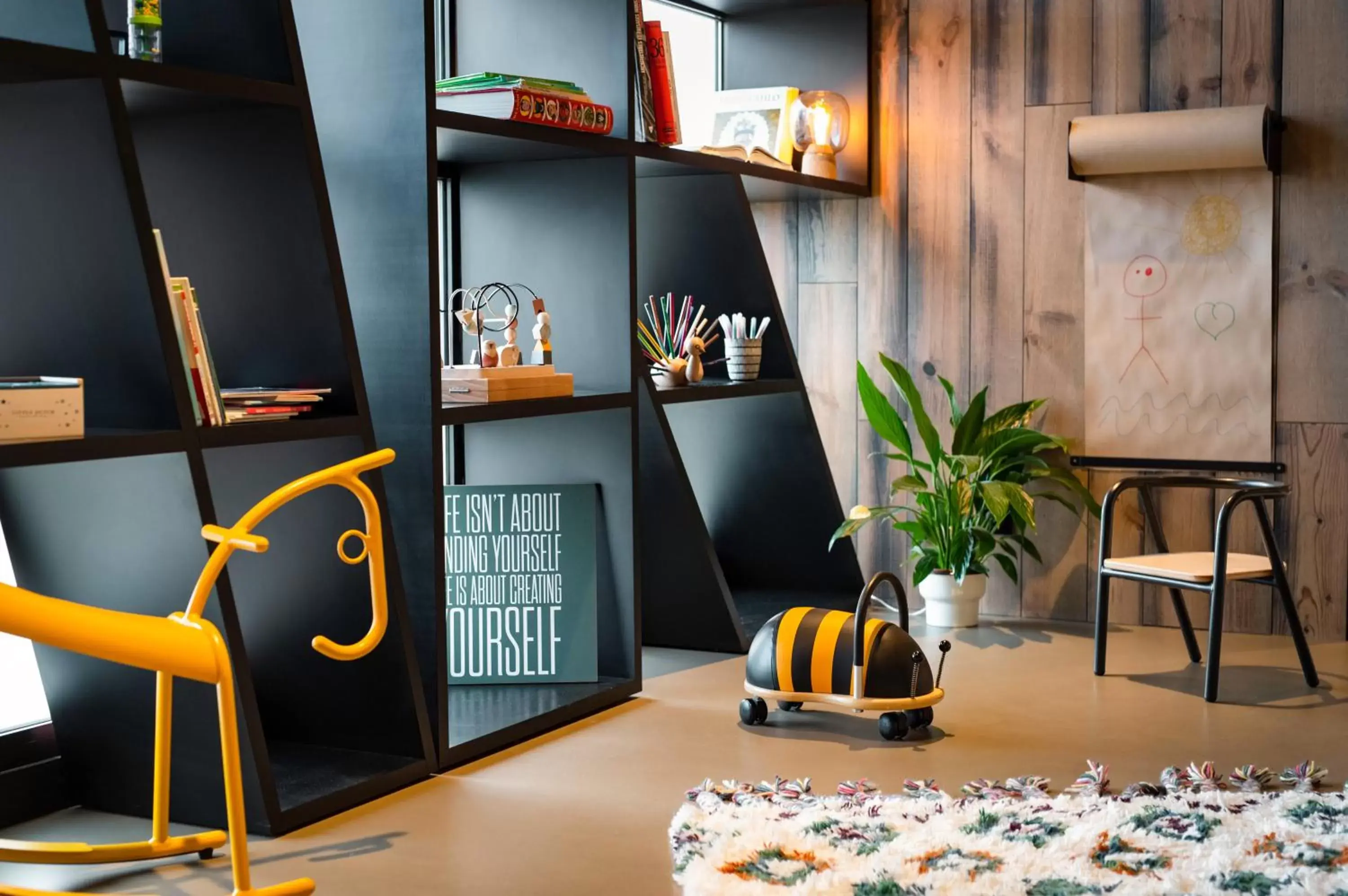 Lobby or reception in ibis Styles Lyon Meyzieu Stadium