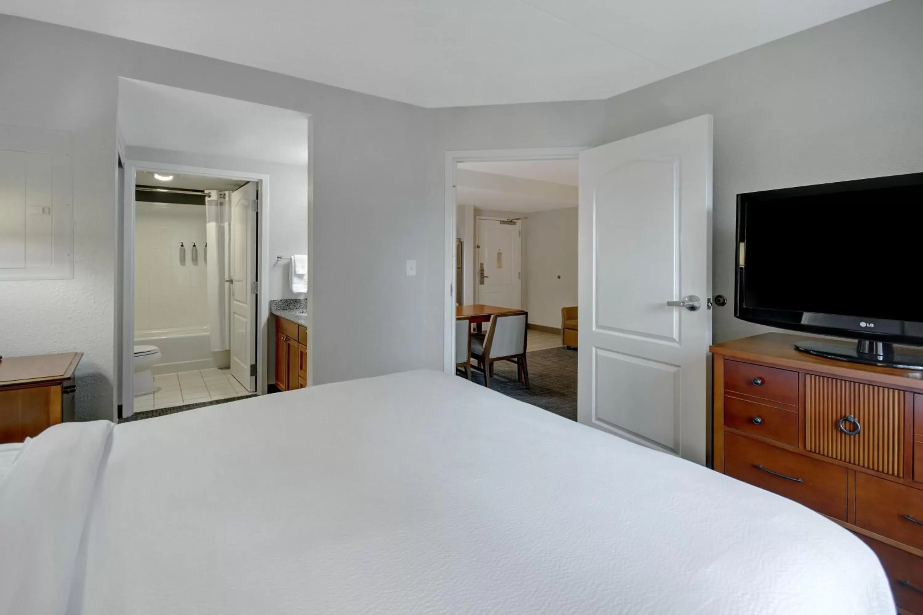 Bathroom, Bed in Residence Inn by Marriott Morgantown Medical Center Area