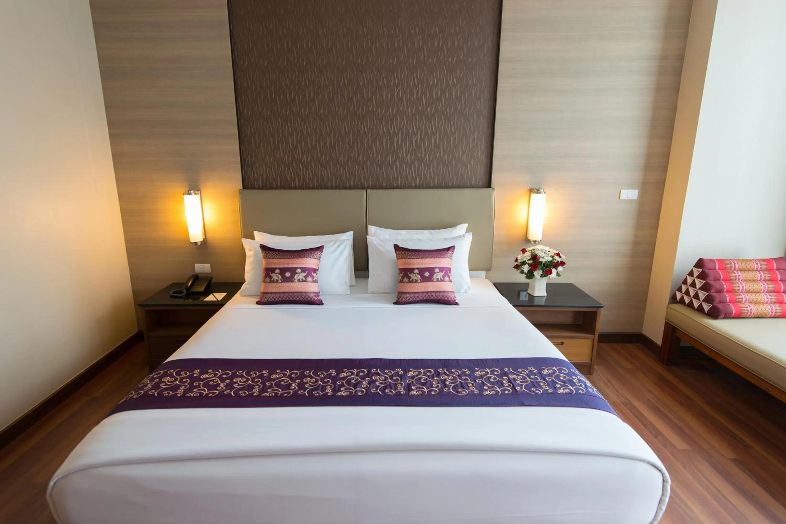 Bed in Marsi Hotel Bangkok