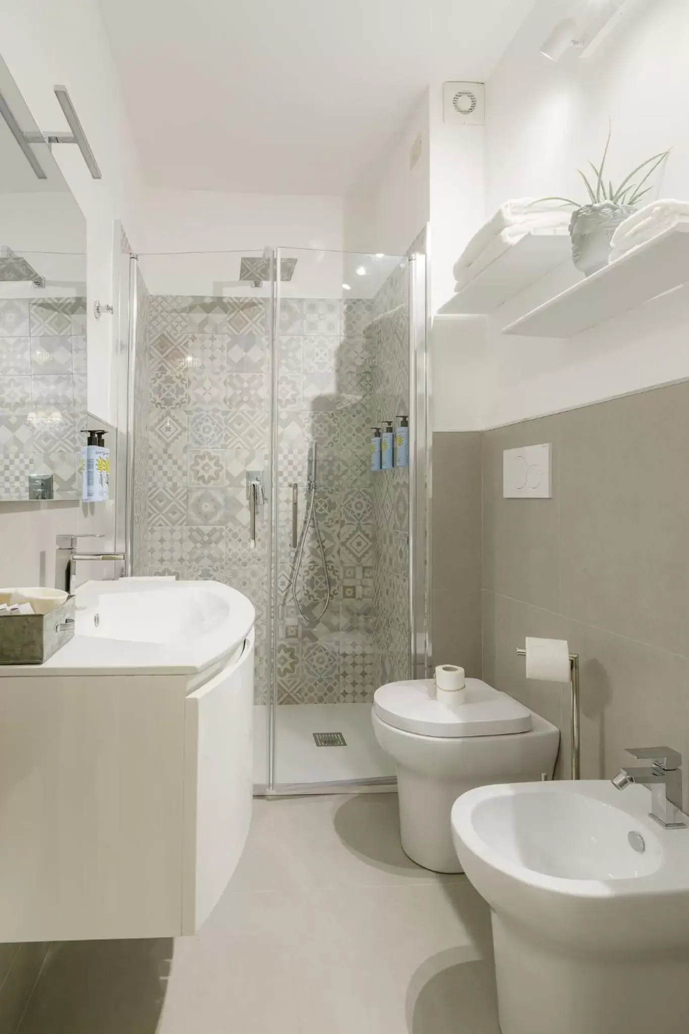Shower, Bathroom in Aurora Boutique Hotel & Private SPA