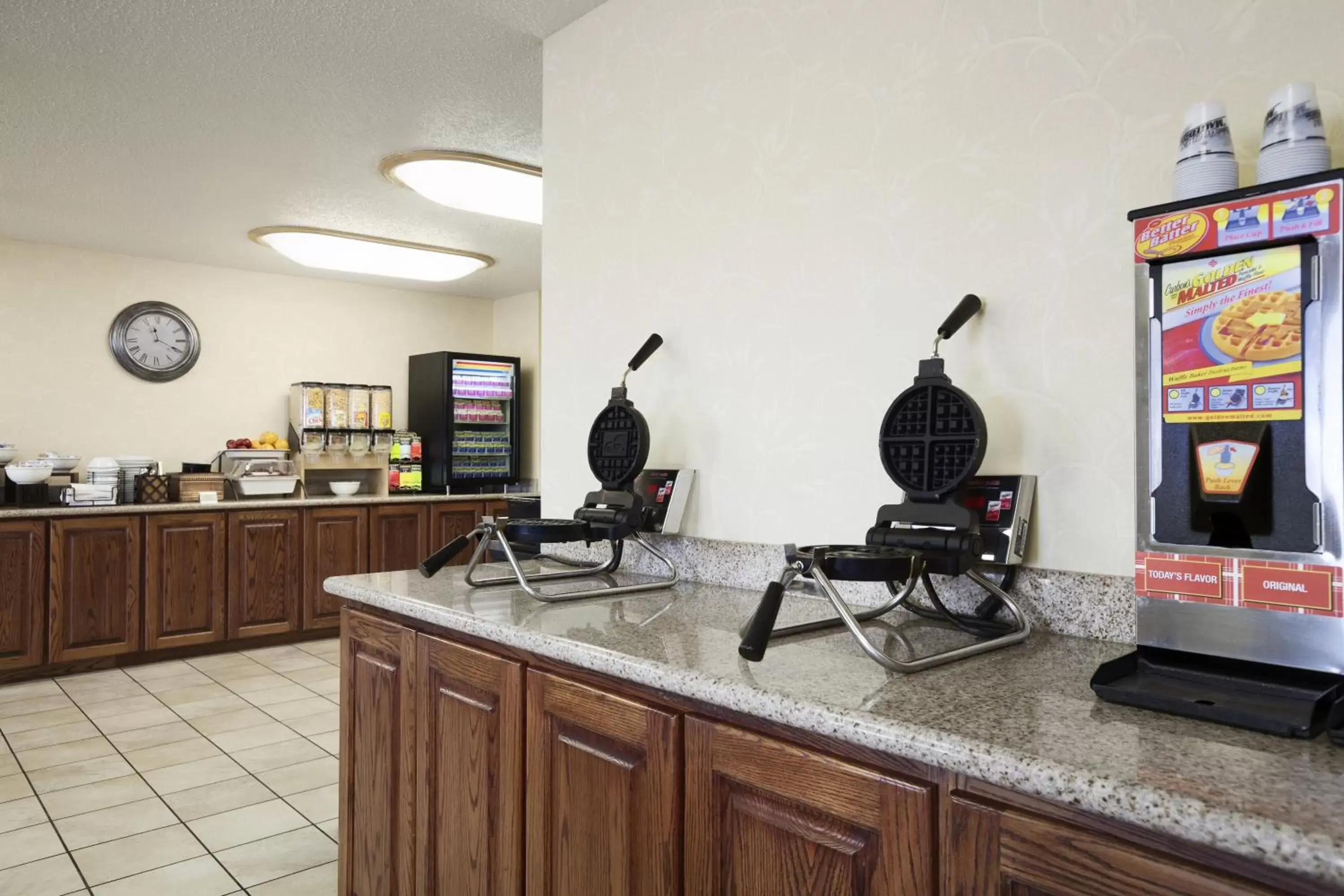 Restaurant/places to eat, Kitchen/Kitchenette in Country Inn & Suites by Radisson, Bismarck, ND