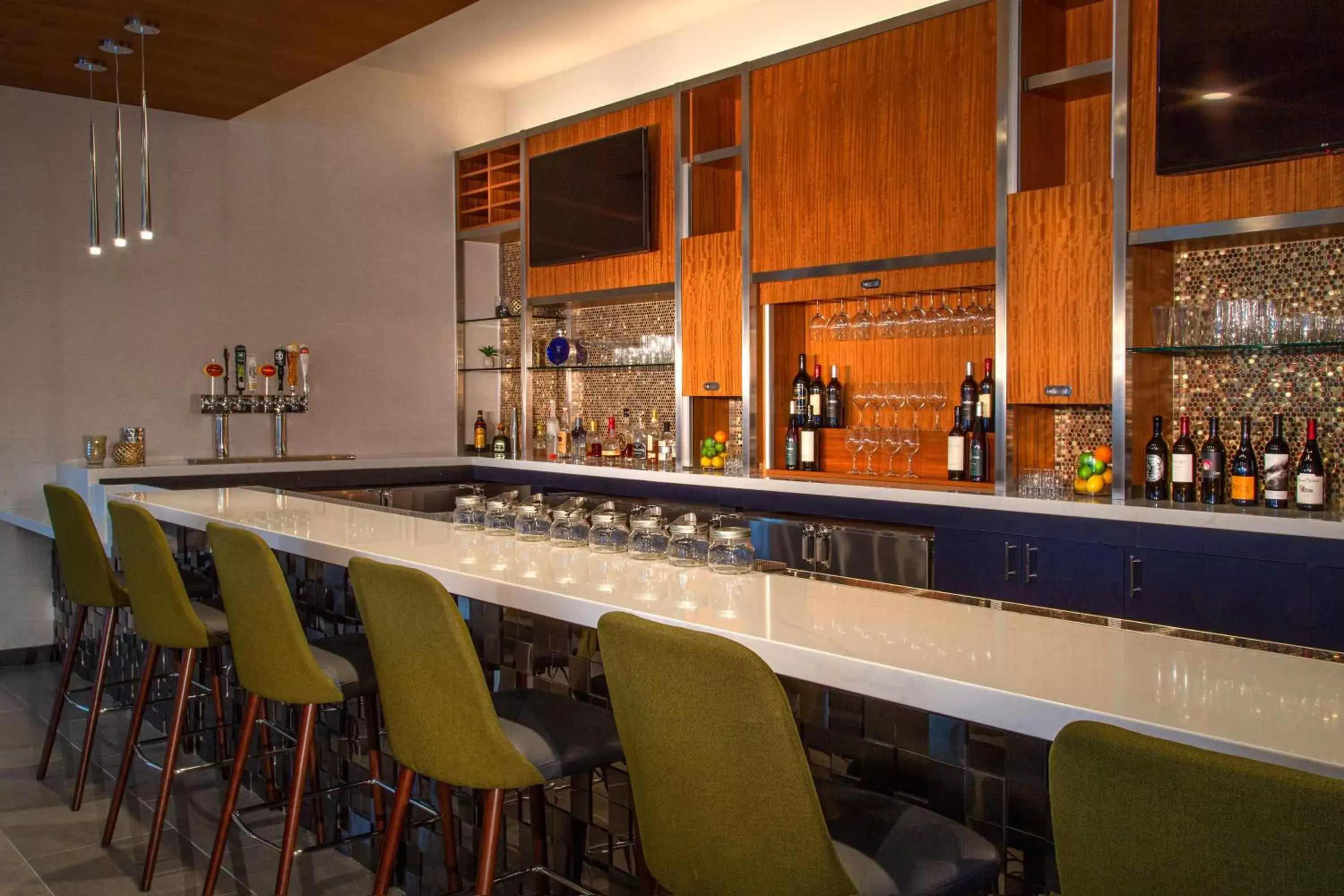 Lounge or bar, Lounge/Bar in Hilton Garden Inn Redmond Town Center, Wa