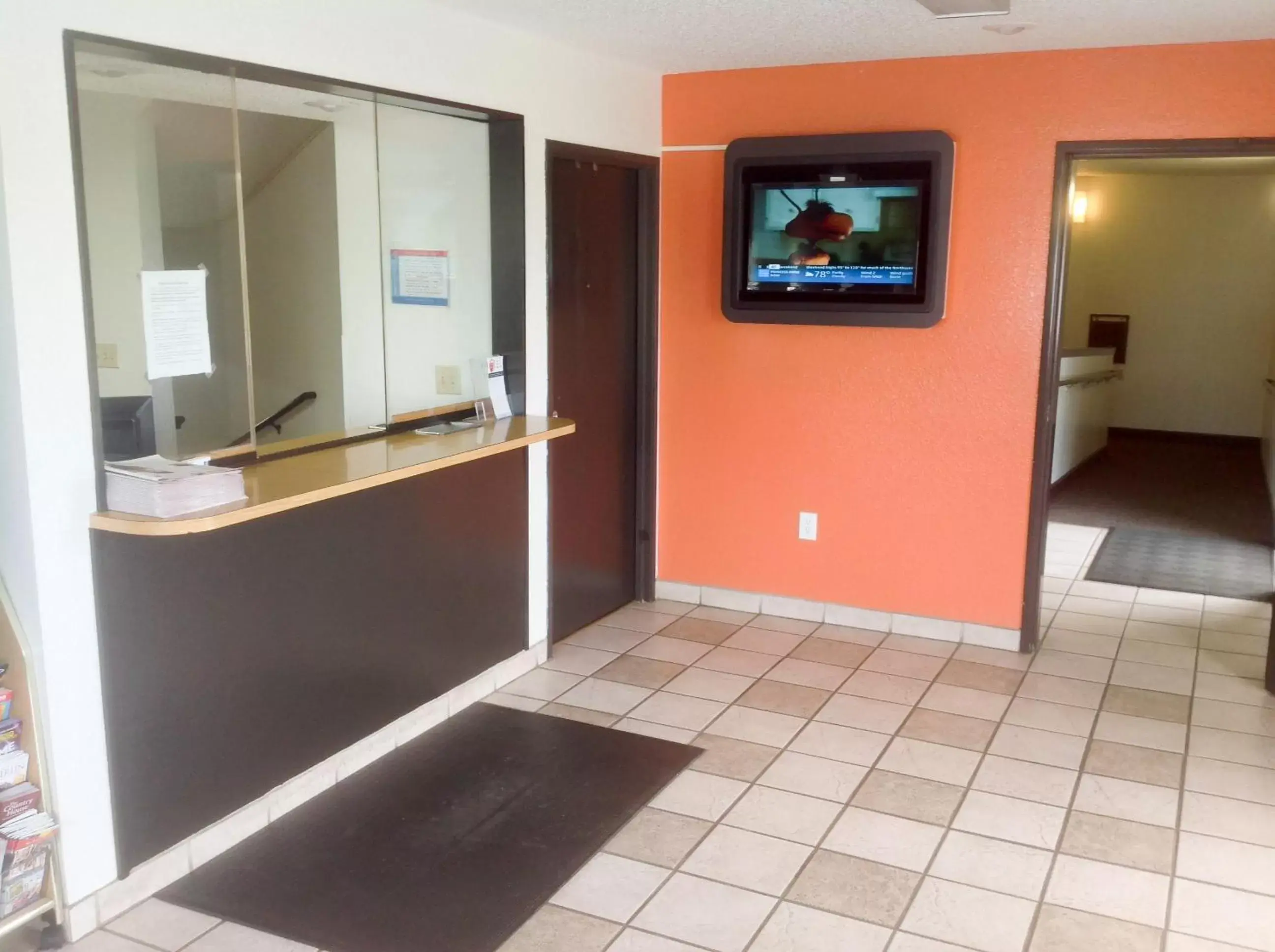 Lobby or reception, TV/Entertainment Center in Motel 6-Salisbury, MD