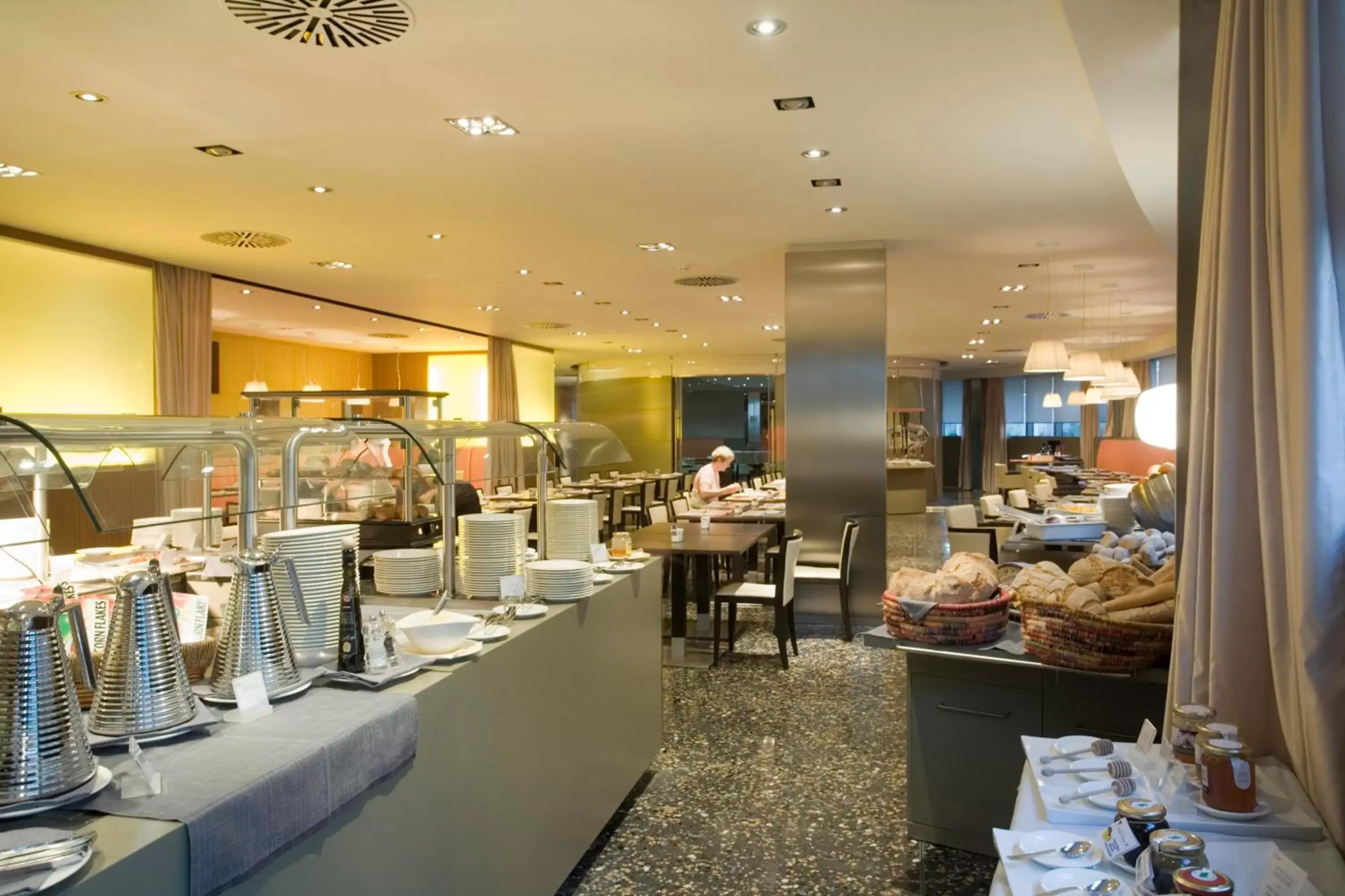 Restaurant/Places to Eat in UNAHOTELS T Hotel Cagliari