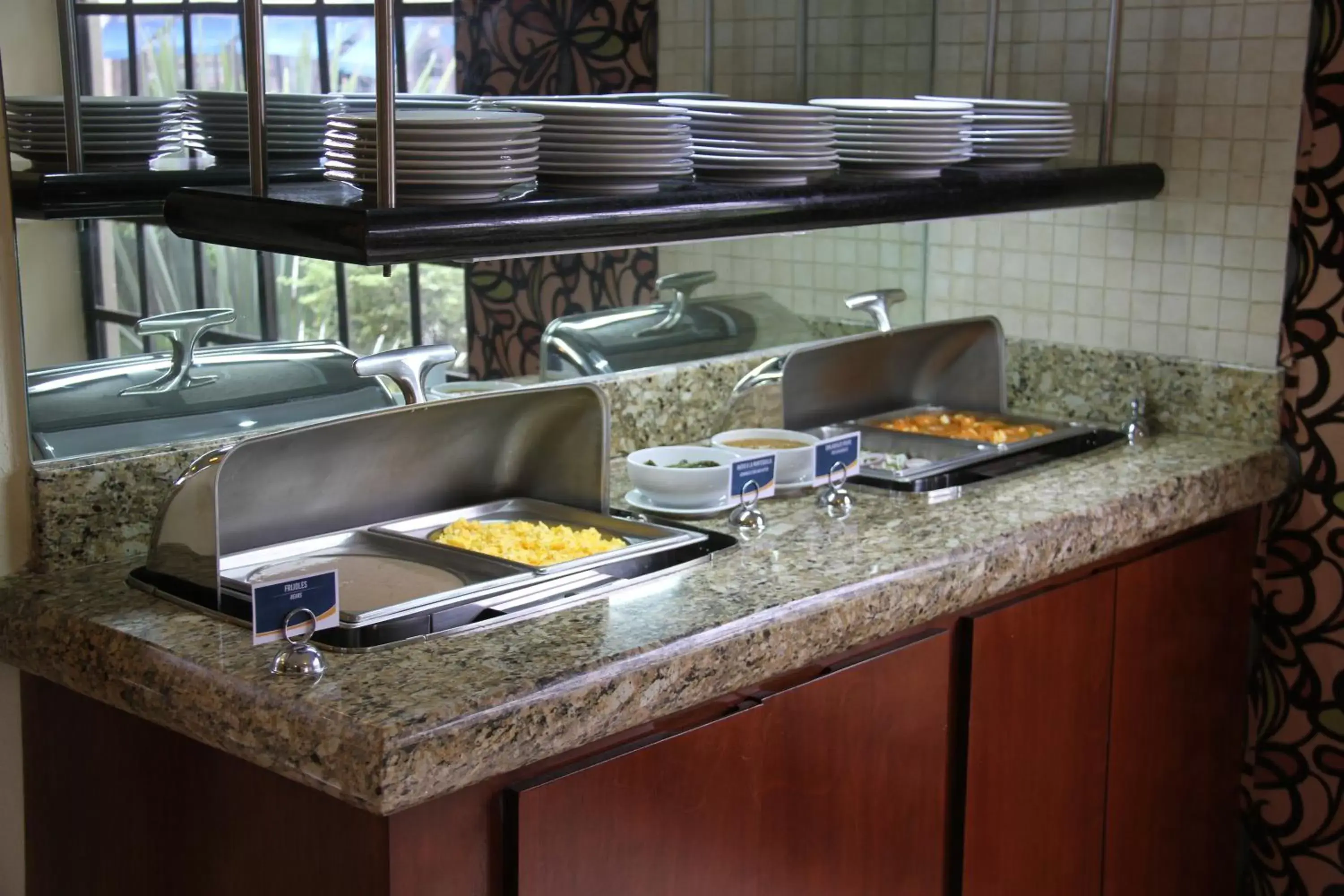 Breakfast, Kitchen/Kitchenette in Quinta Dorada Hotel & Suites