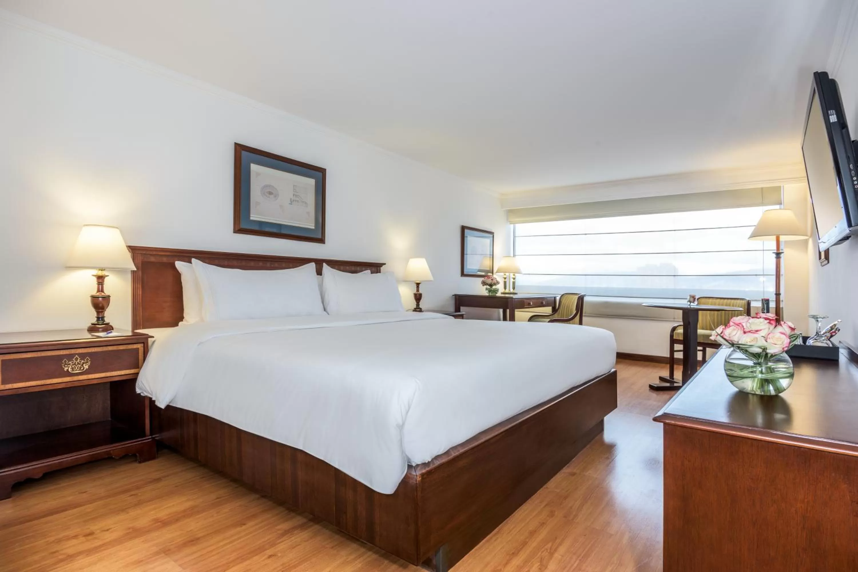 Photo of the whole room, Bed in Radisson Bogota Metrotel