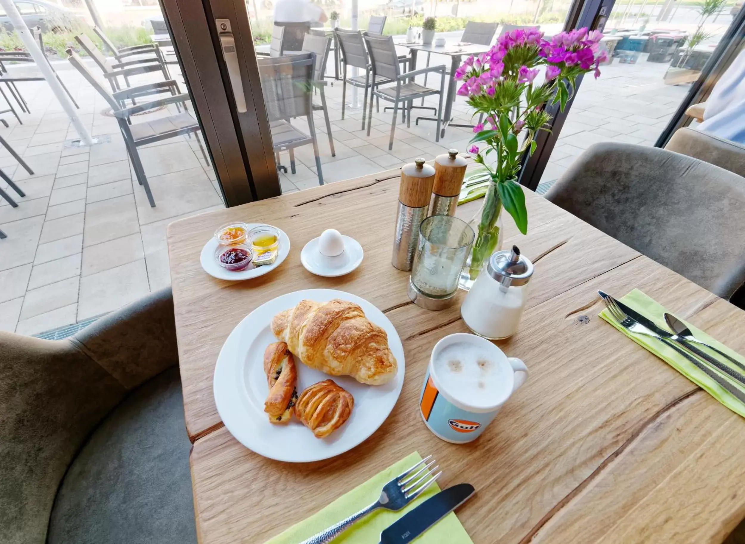 Breakfast in V8 HOTEL Motorworld Region Stuttgart
