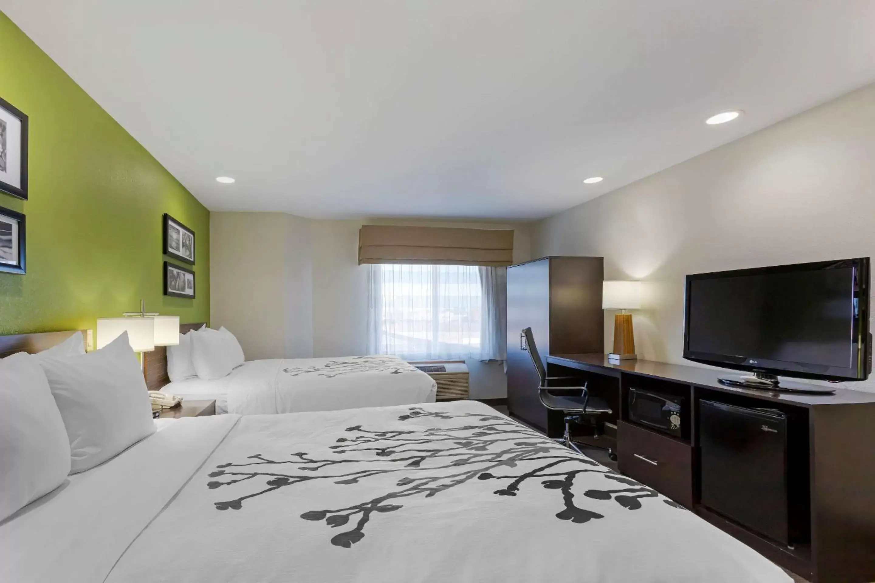 Bedroom, Bed in Sleep Inn Ontario