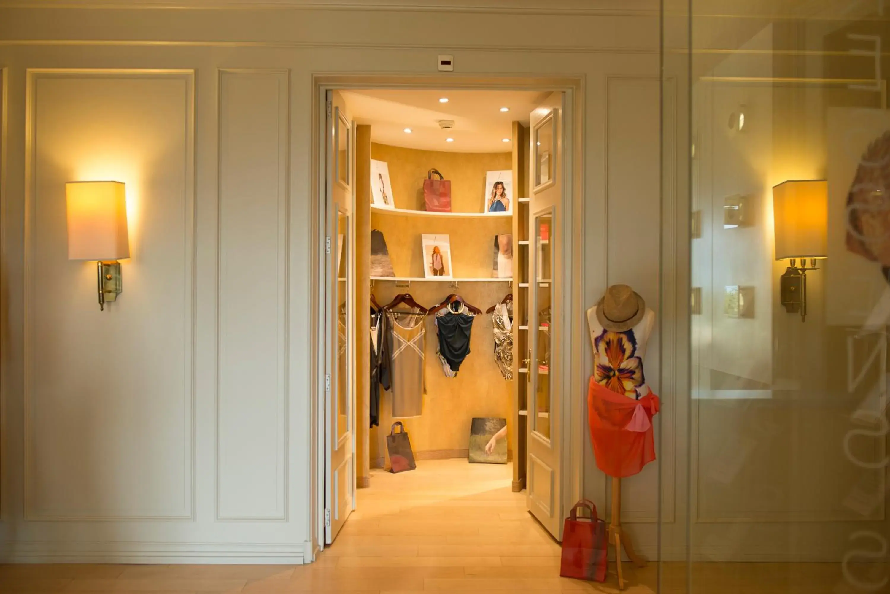 On-site shops in Hotel Des Trois Couronnes & Spa - The Leading Hotels of the World