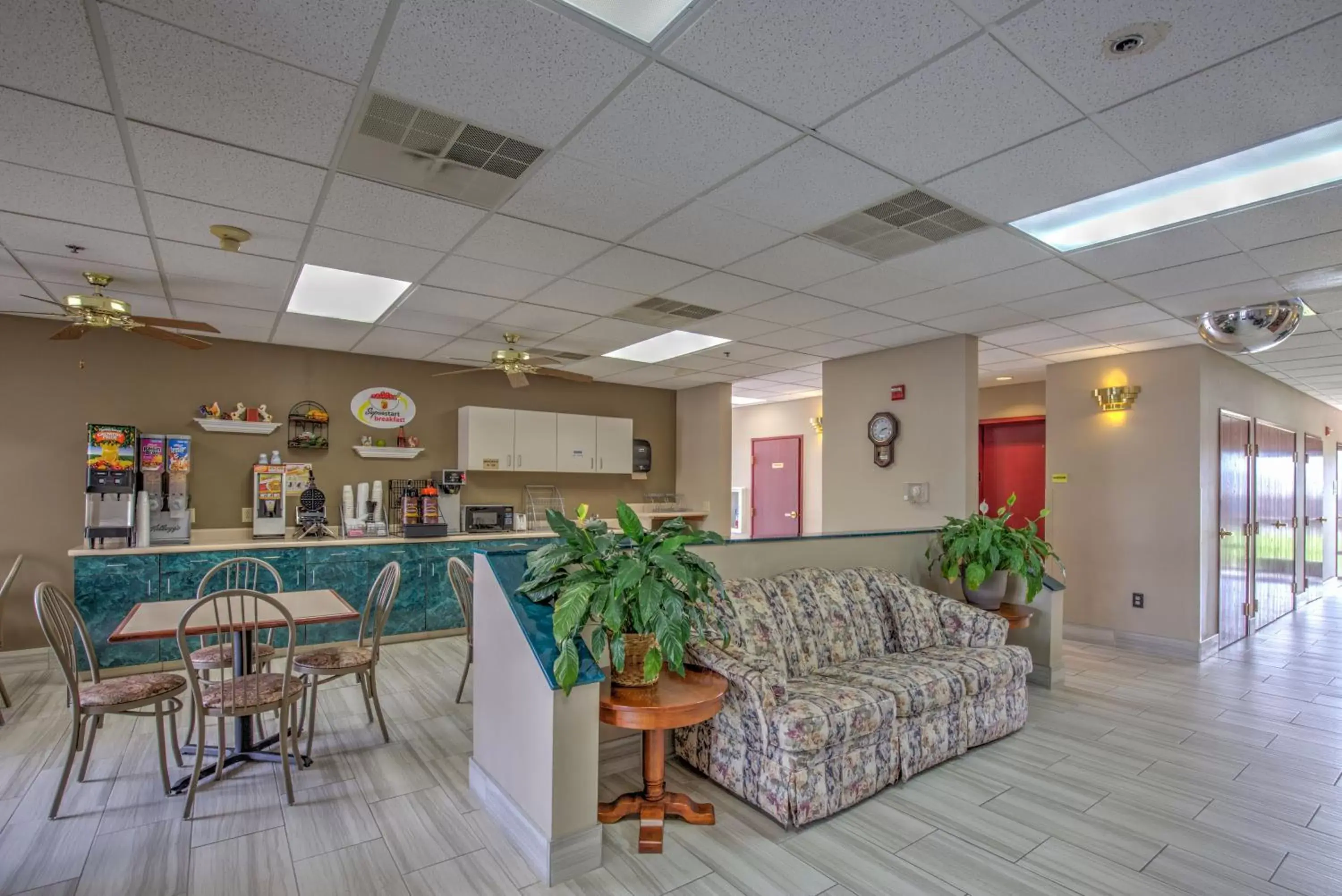 Breakfast in Super 8 by Wyndham Waterloo Breakfast in Super 8 by Wyndham Waterloo