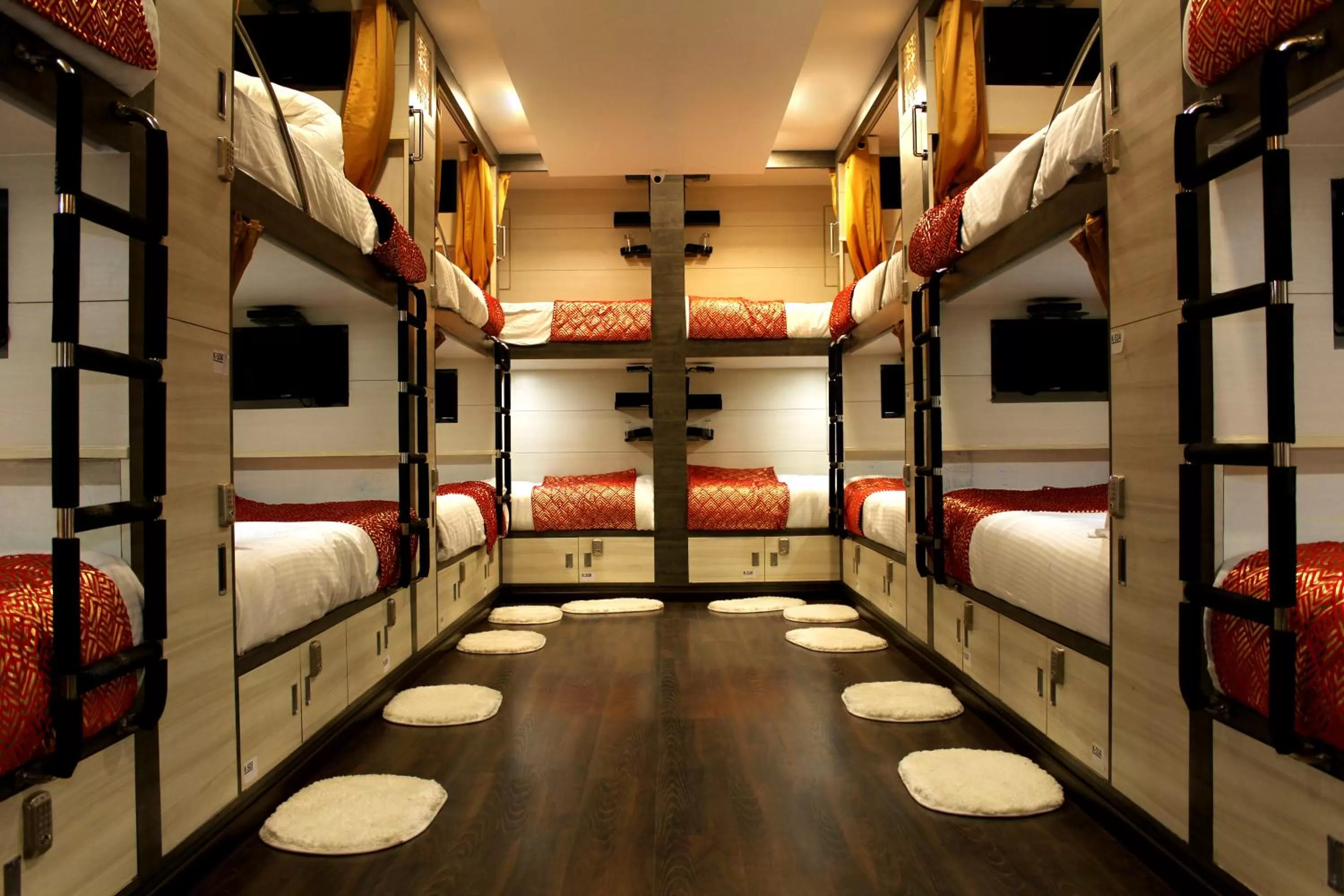 bunk bed in Hotel Kama International