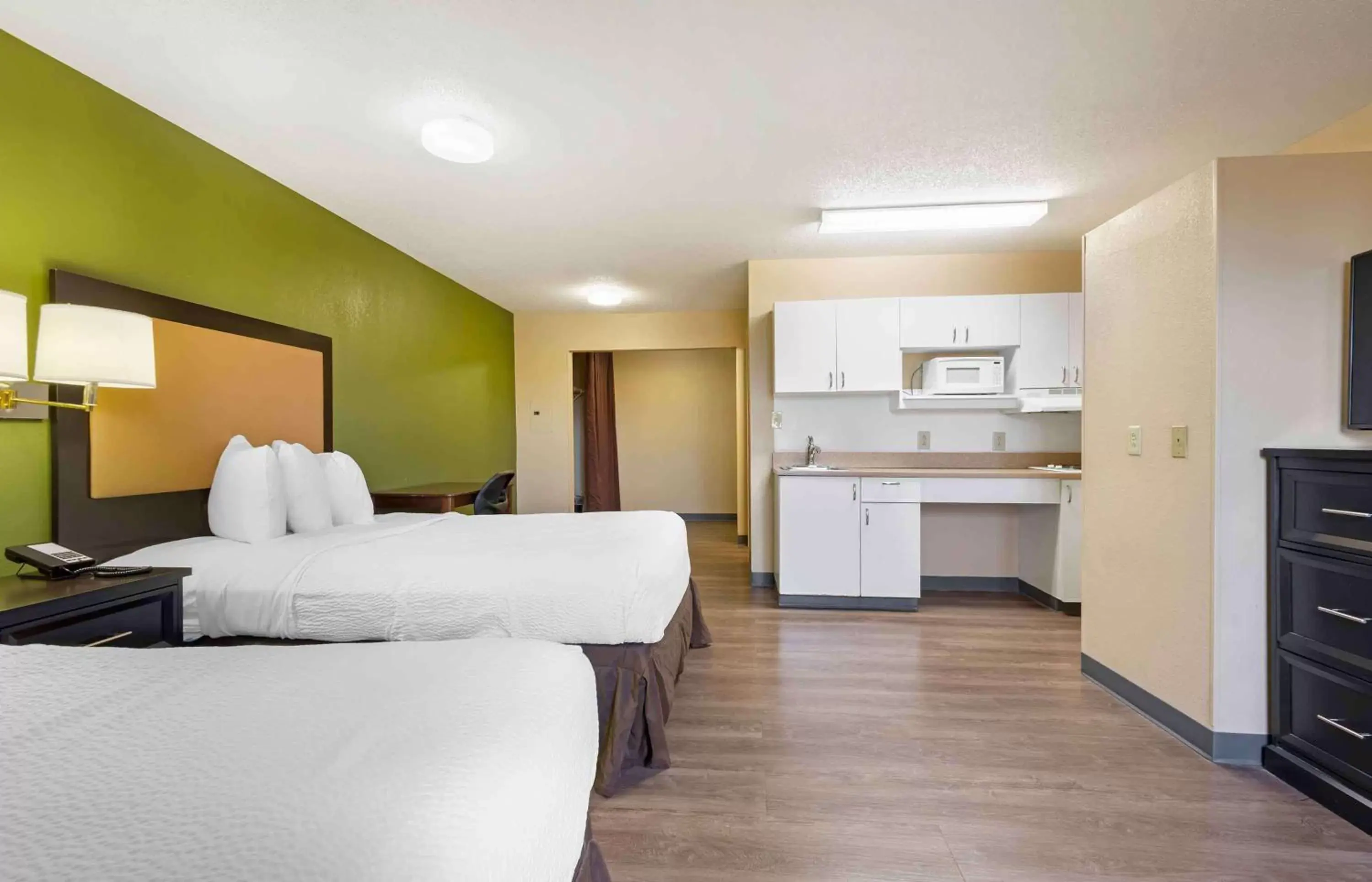 Bedroom, Bed in Extended Stay America Suites - Rochester - Henrietta