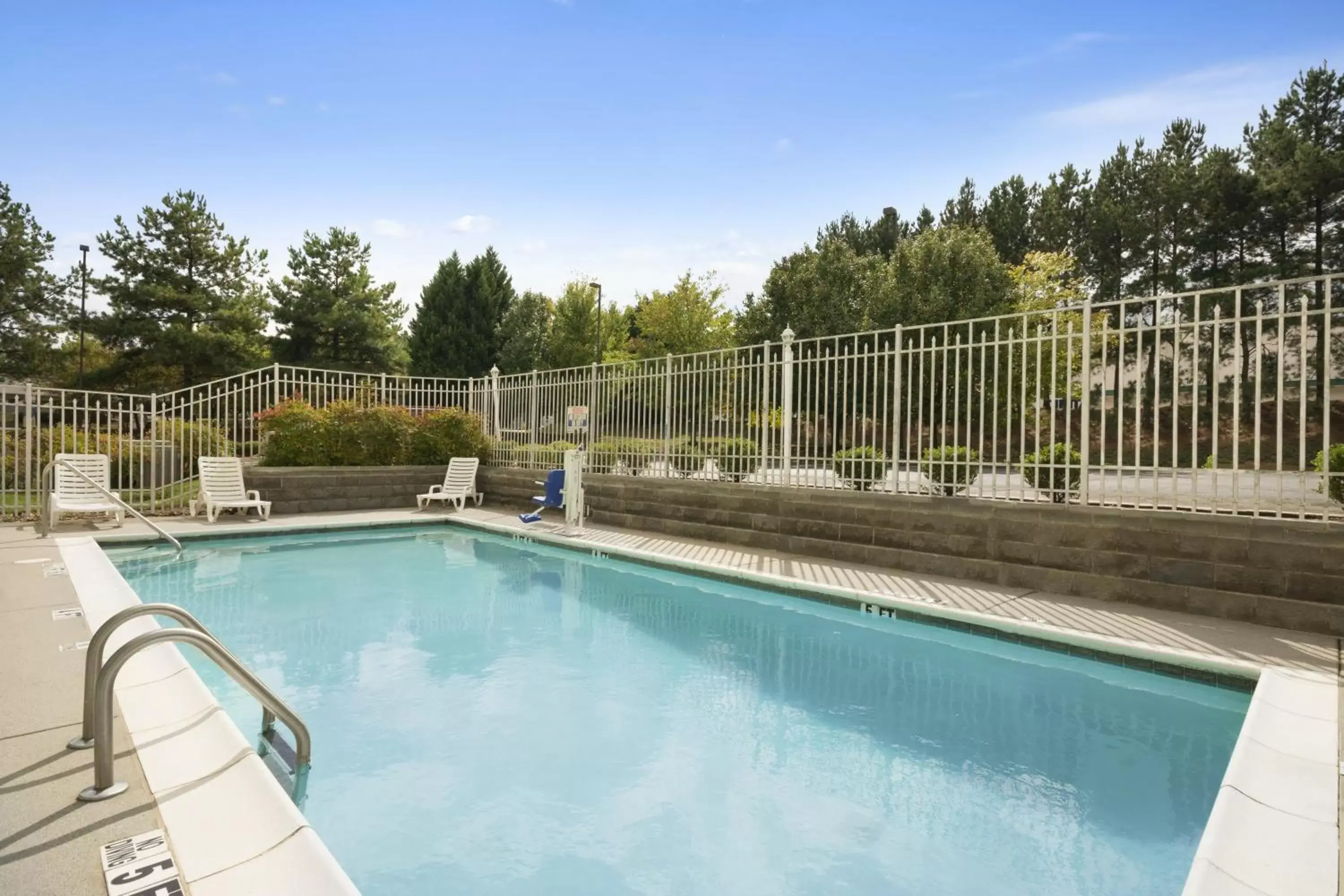 Swimming Pool in Country Inn & Suites by Radisson, Norcross, GA